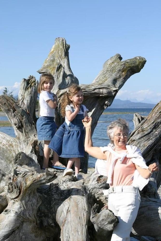 Oceanside Village Resort Parksville
