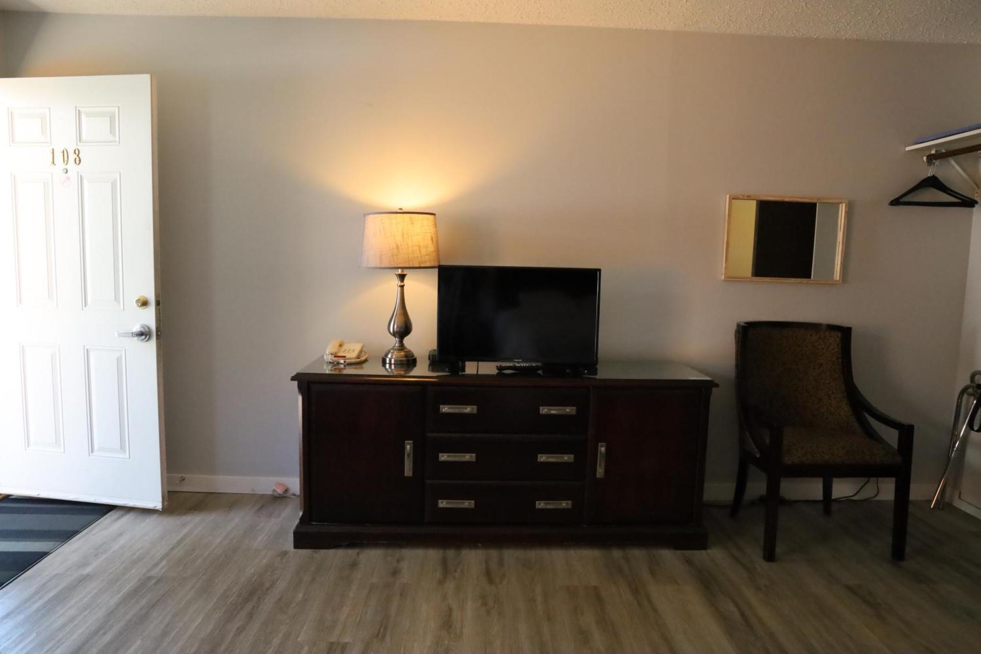 Skylite Motel Parksville
