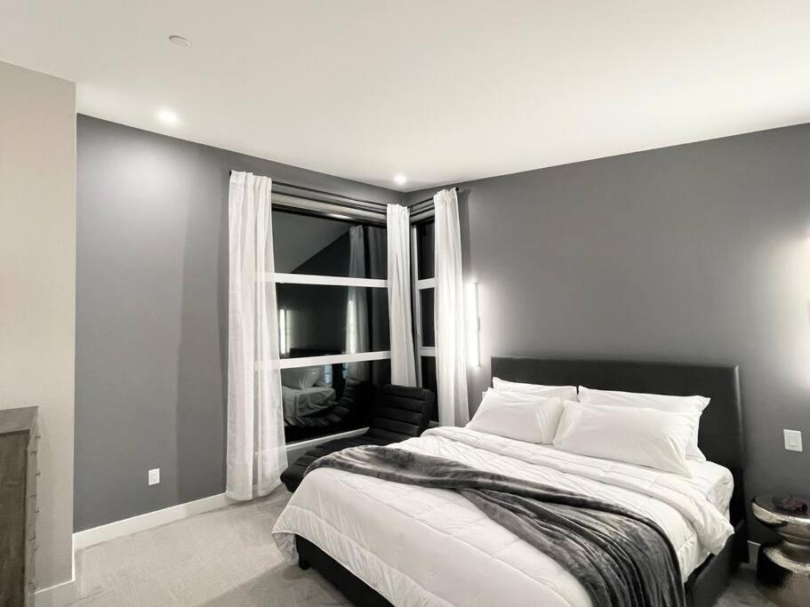 Entire Sunrise Townhome In