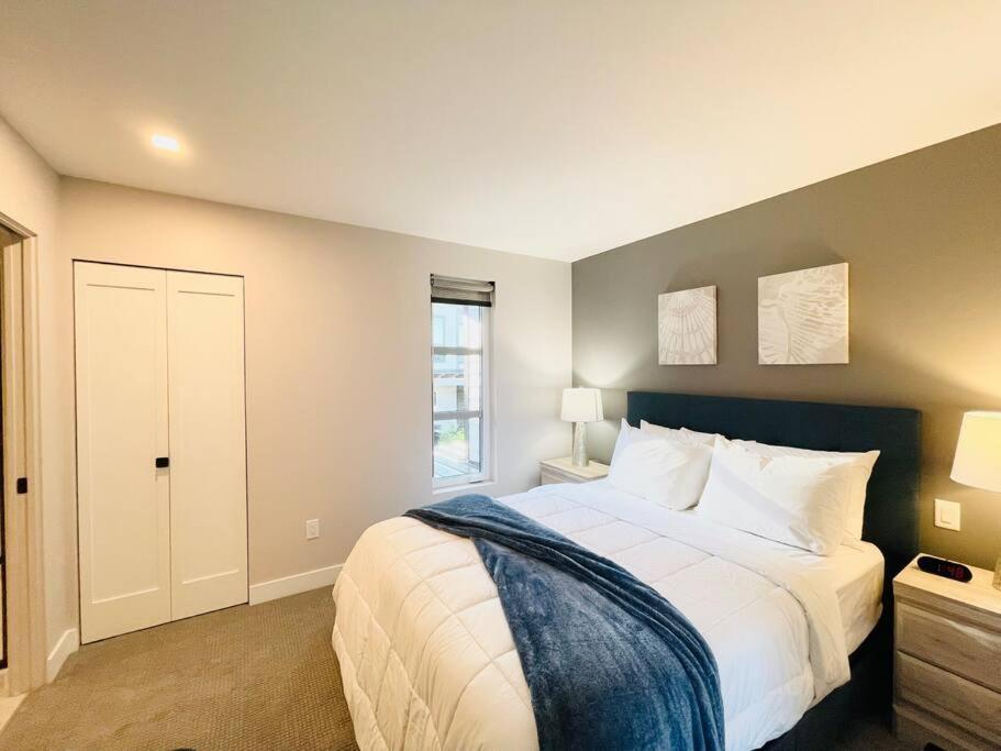 Entire Sunrise Townhome In *