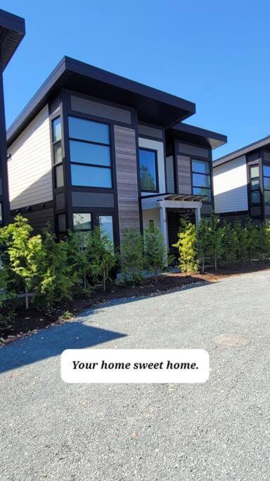 Holiday home Entire Sunrise Townhome In