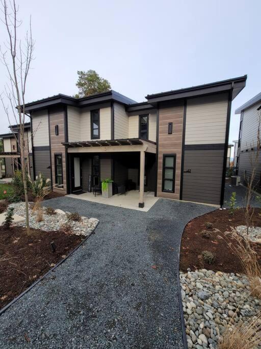 Entire Sunrise Townhome In