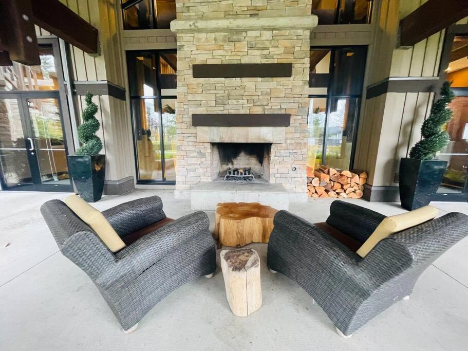 Entire Sunrise Townhome In Holiday home
