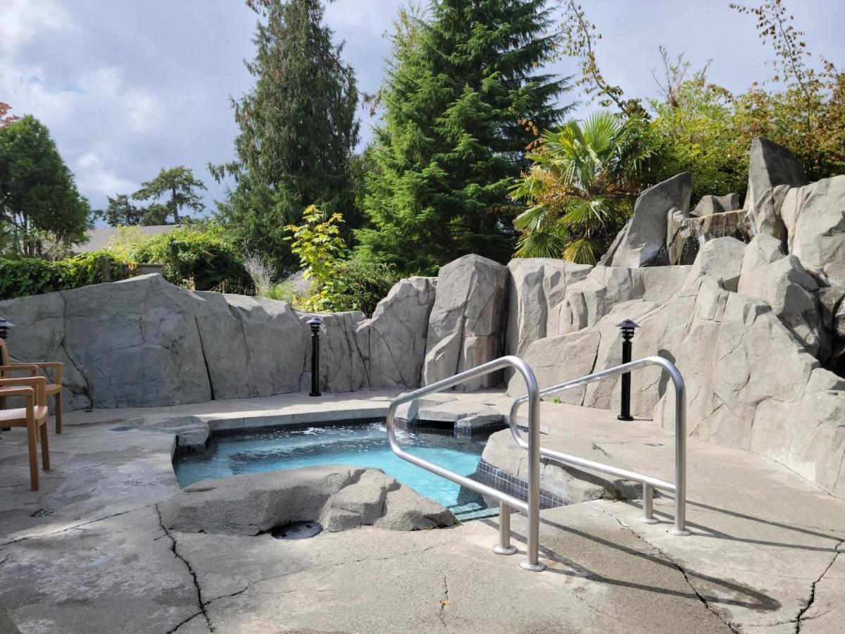Pacific Shores & Hotel