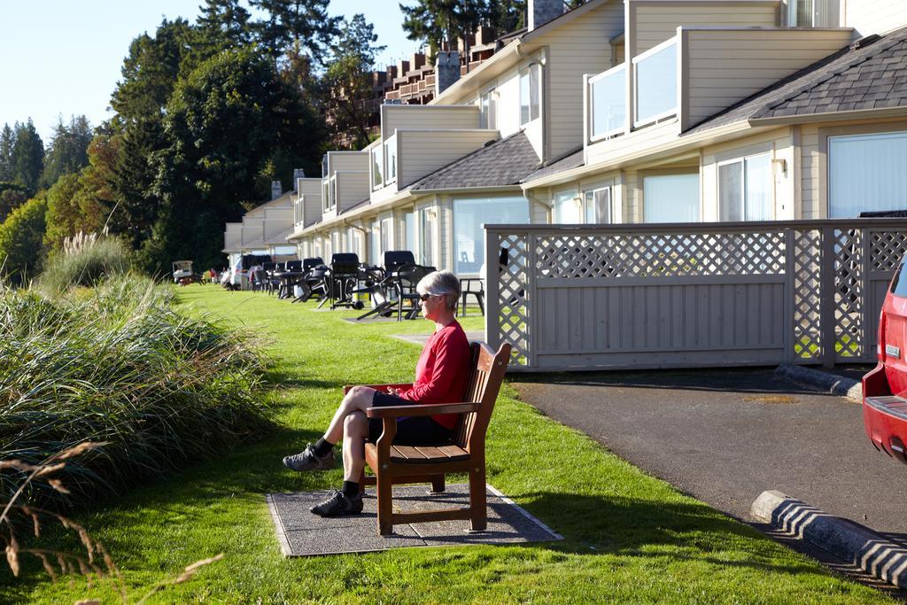 Resort Madrona Beach Parksville