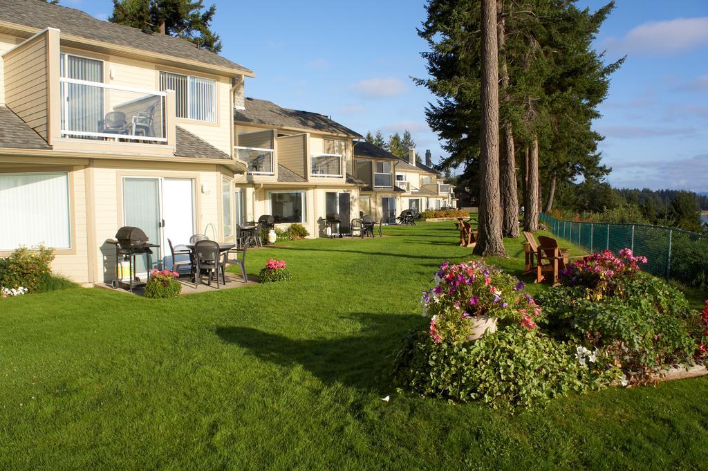 Resort Madrona Beach Parksville