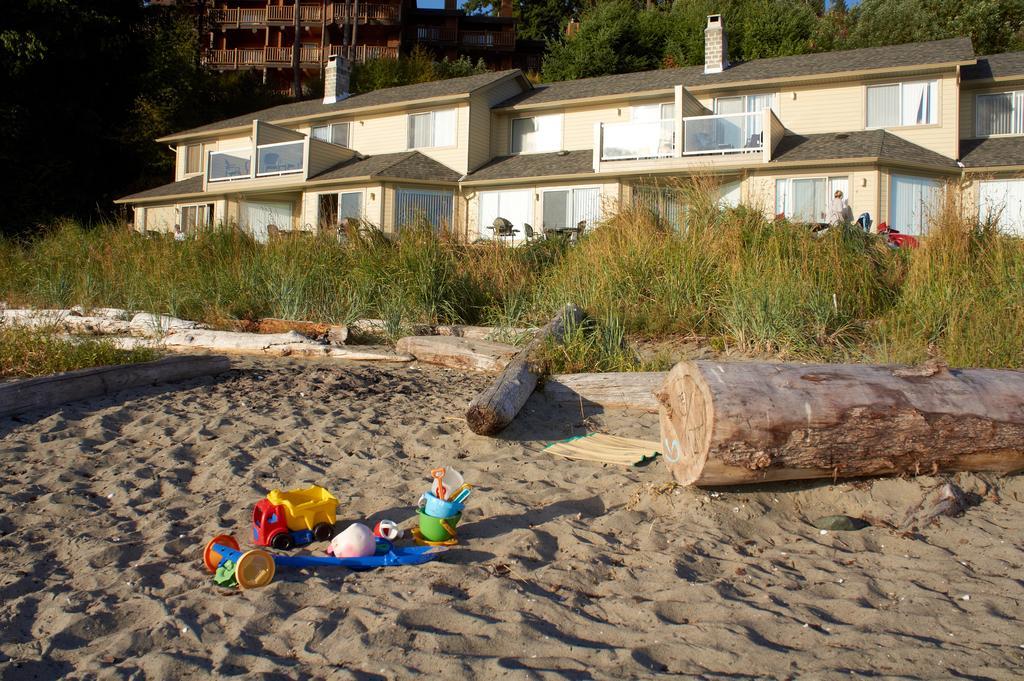 Resort Madrona Beach Parksville