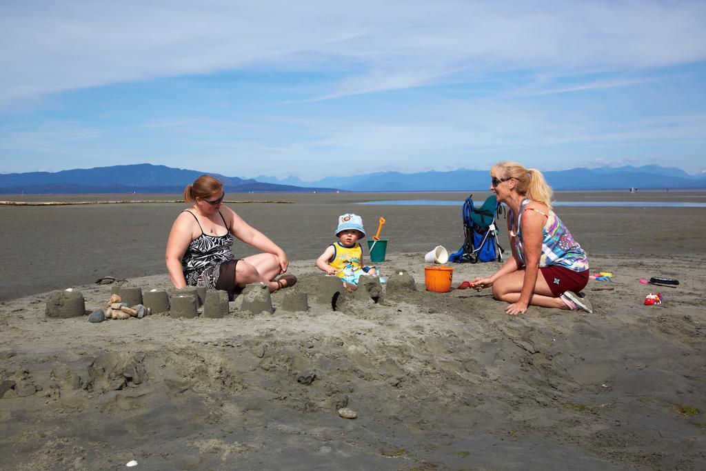 Madrona Beach Resort Parksville