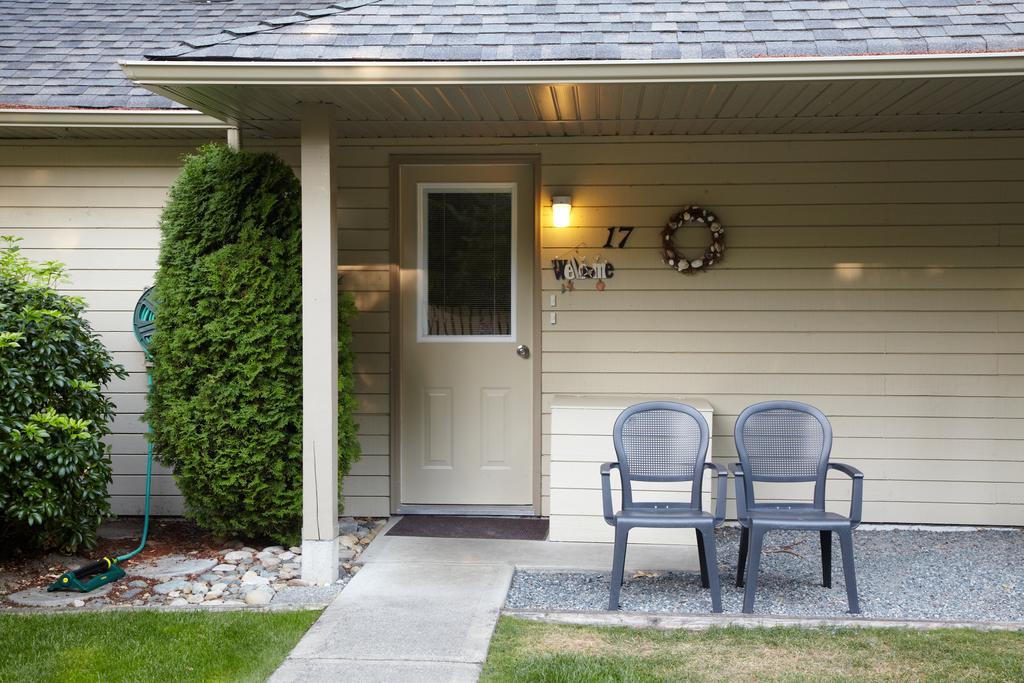 Resort Madrona Beach Parksville