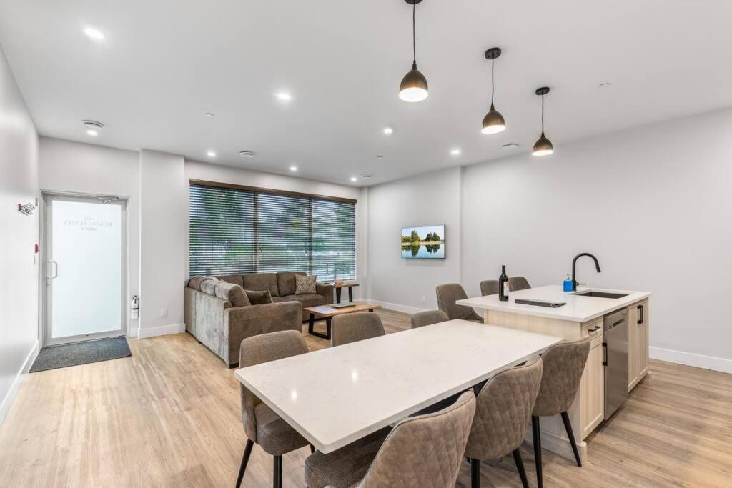 Beach Suites * Parksville