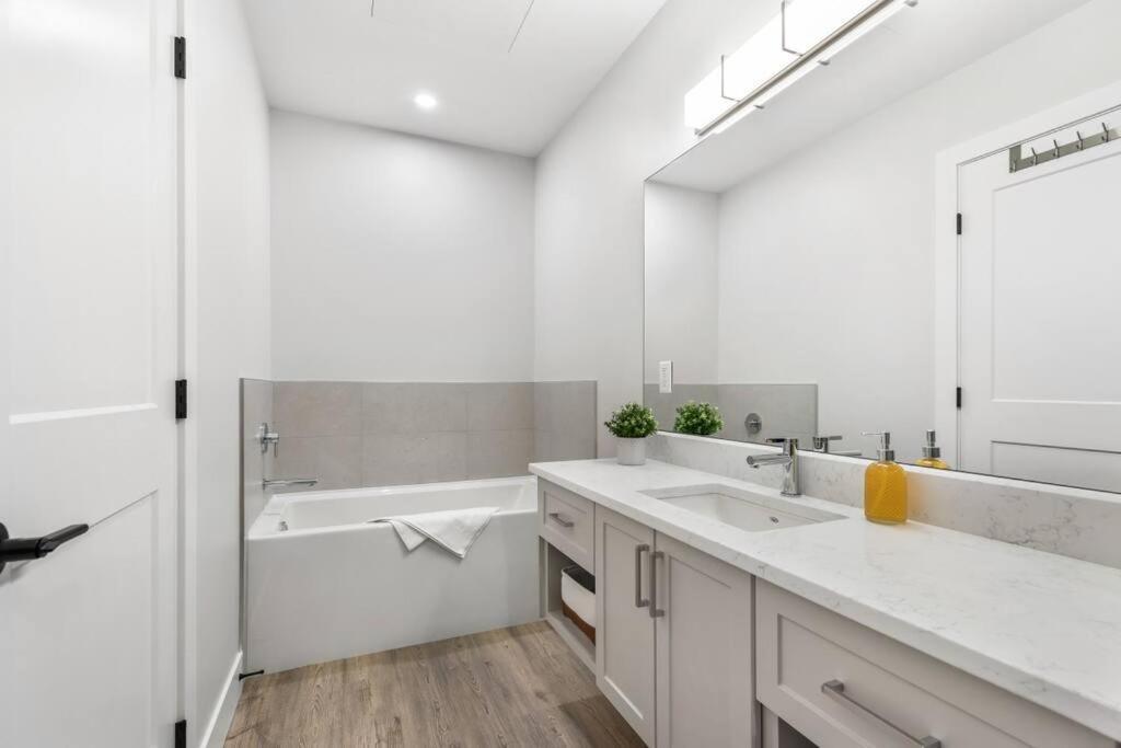 Beach Suites Apartment Parksville