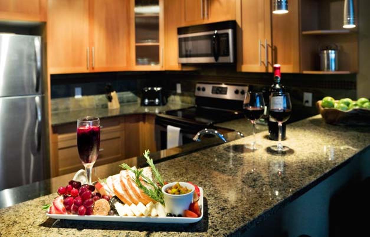 The Club — Bellstar & 4* Parksville