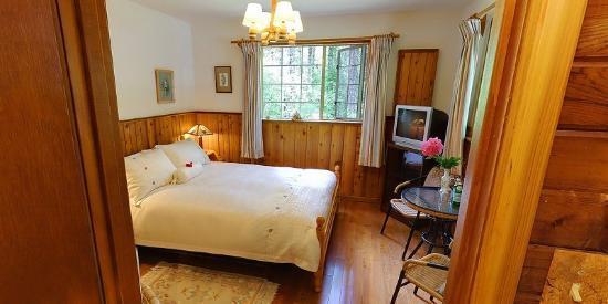 Cedar Song Bed & Breakfast Parksville