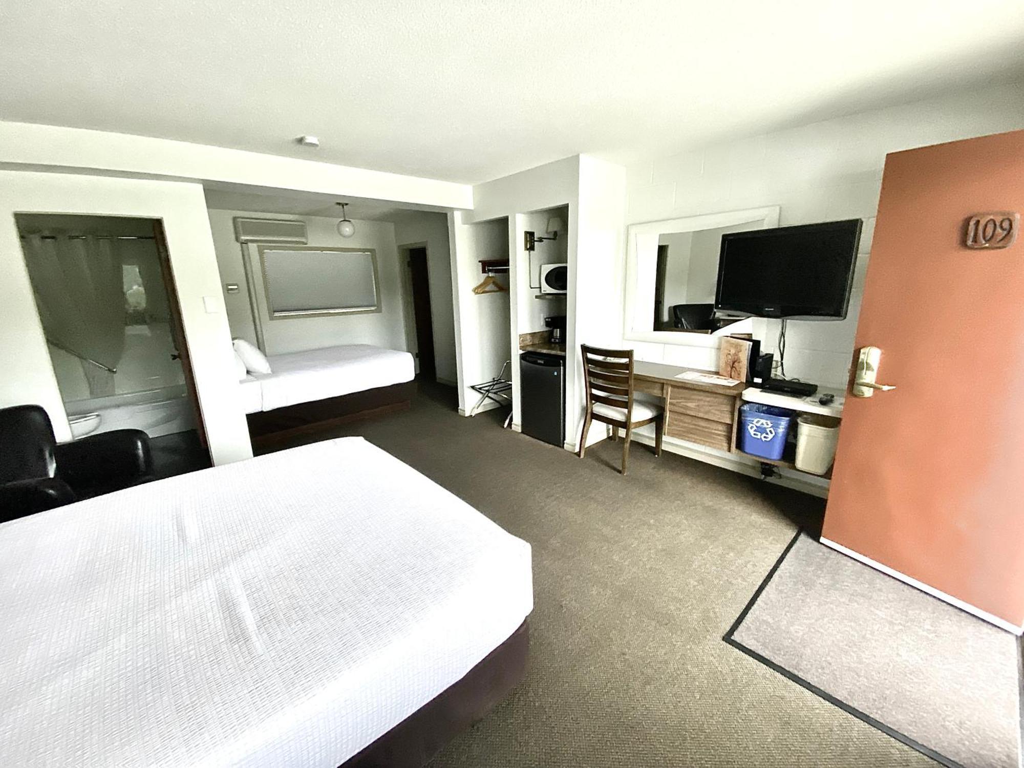 Arbutus Grove 2*