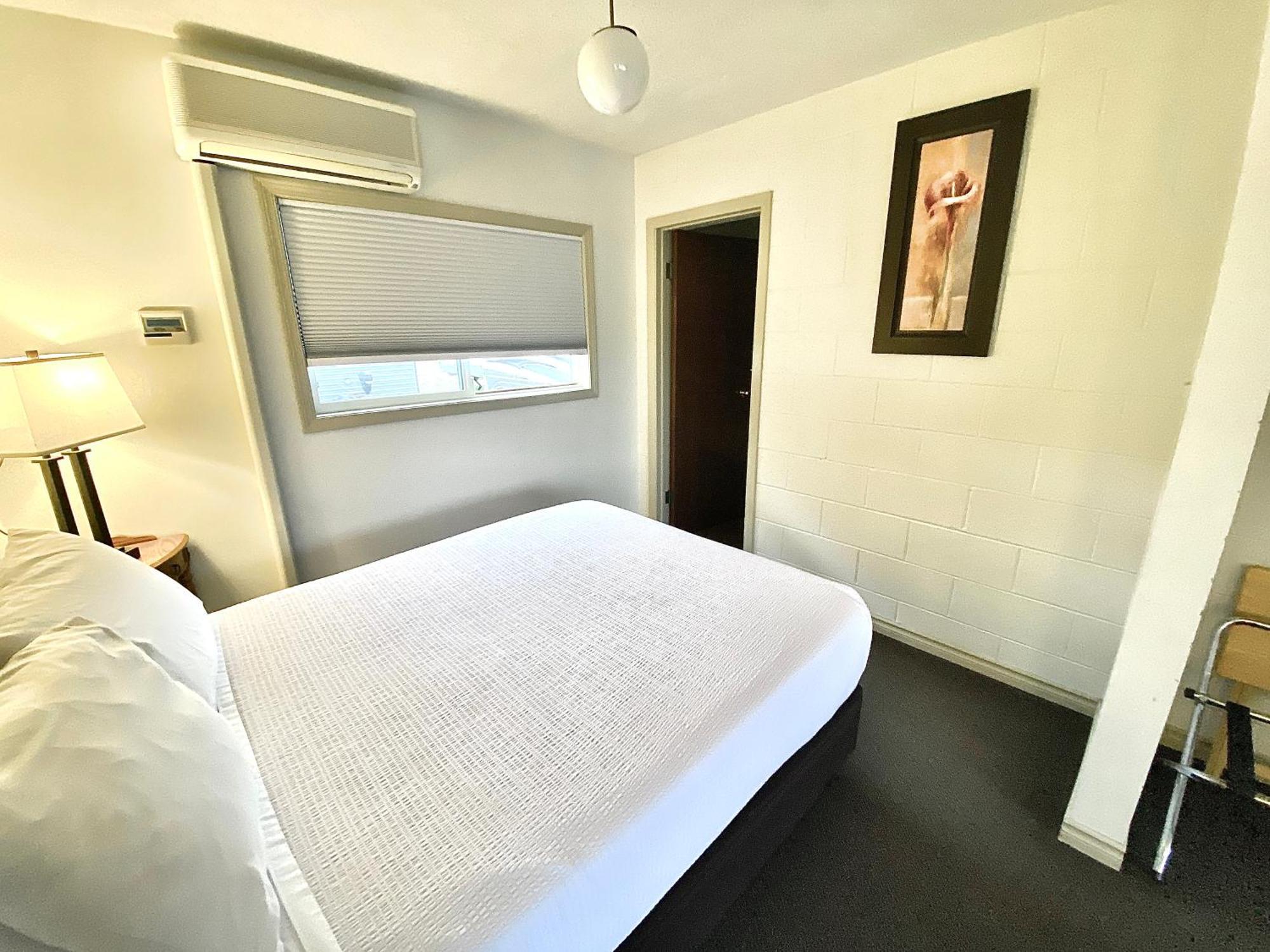 Arbutus Grove Motel Parksville