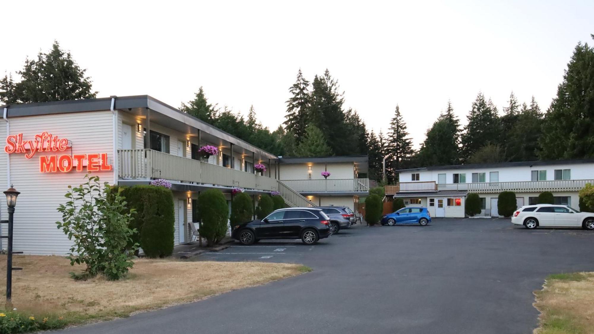 Skylite 2* Parksville