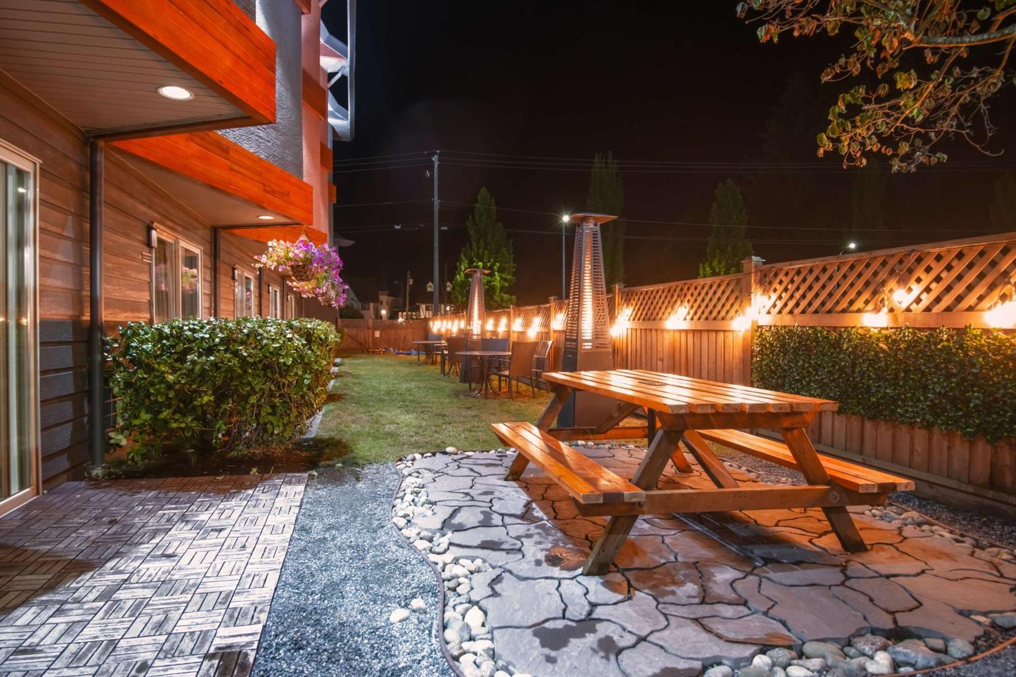 Coast Parksville Hotel