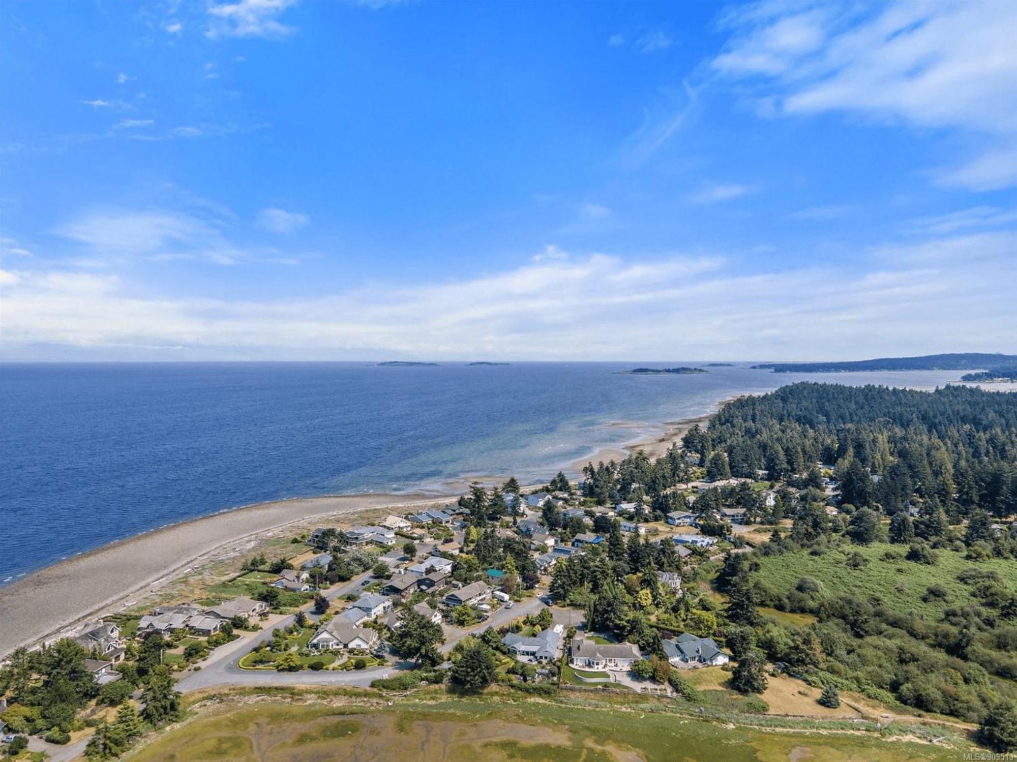 A Seaside Summer Paradise * Parksville