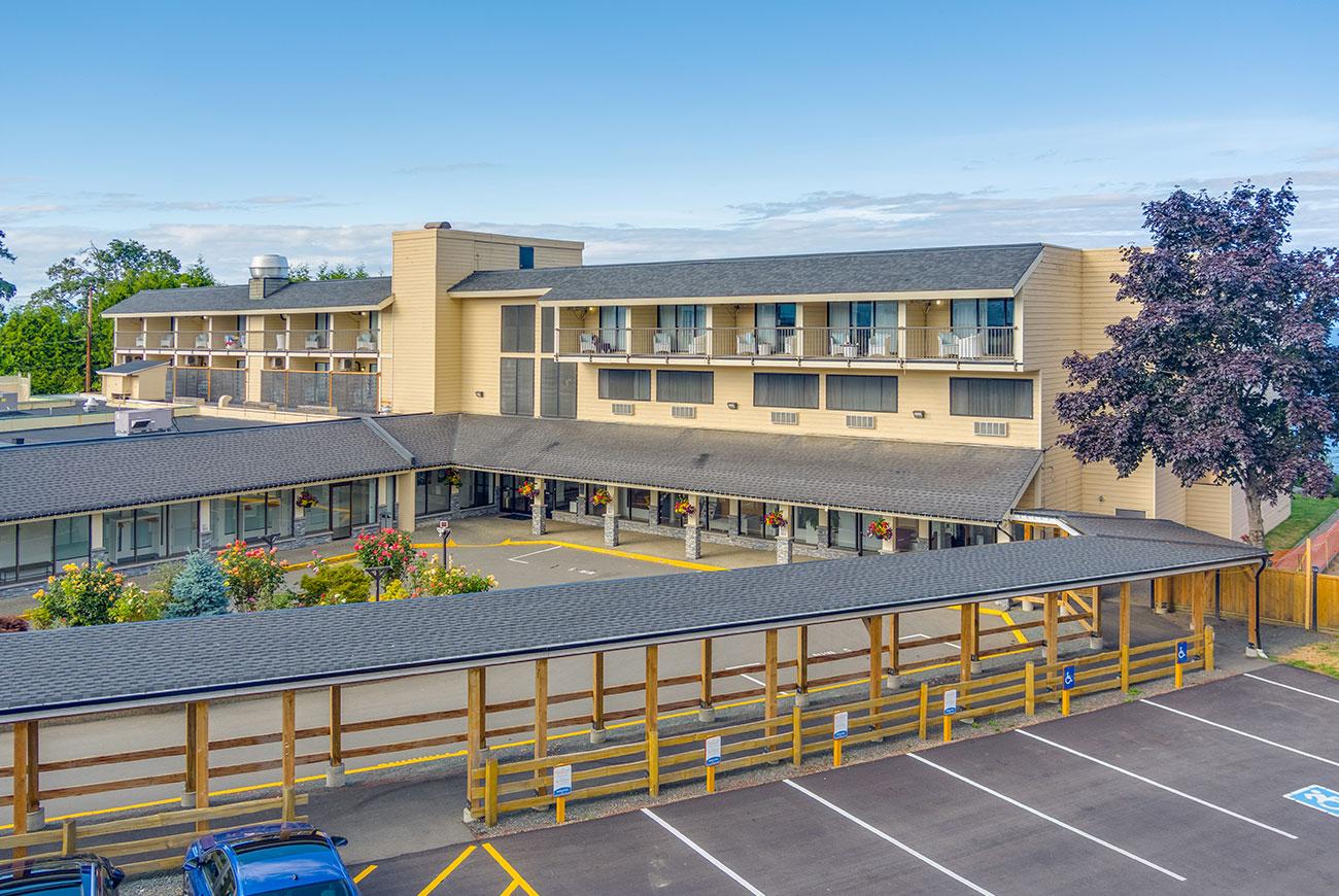 Bayside Oceanfront Hotel Parksville
