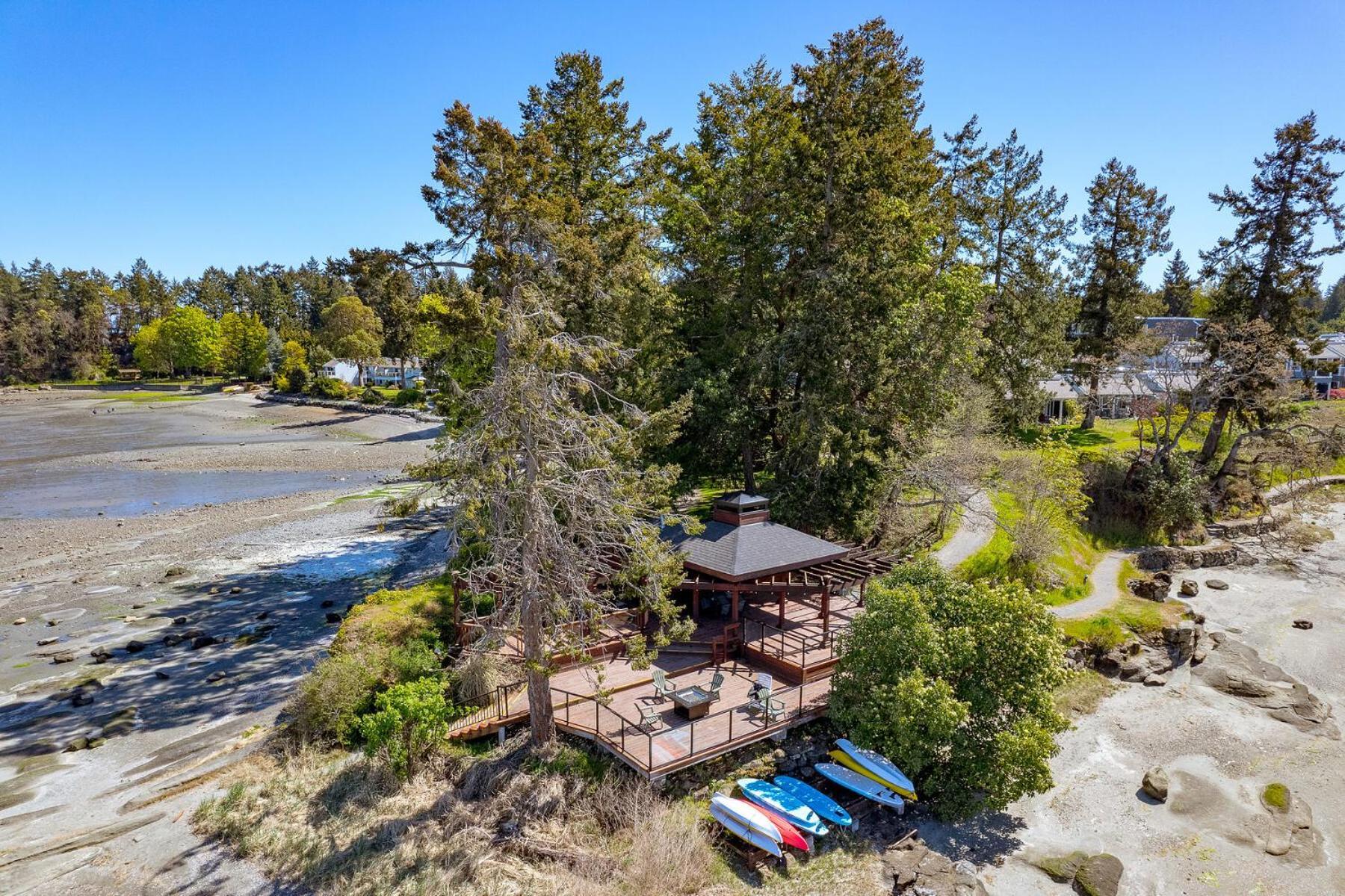 Hotel Pacific Shores & Parksville