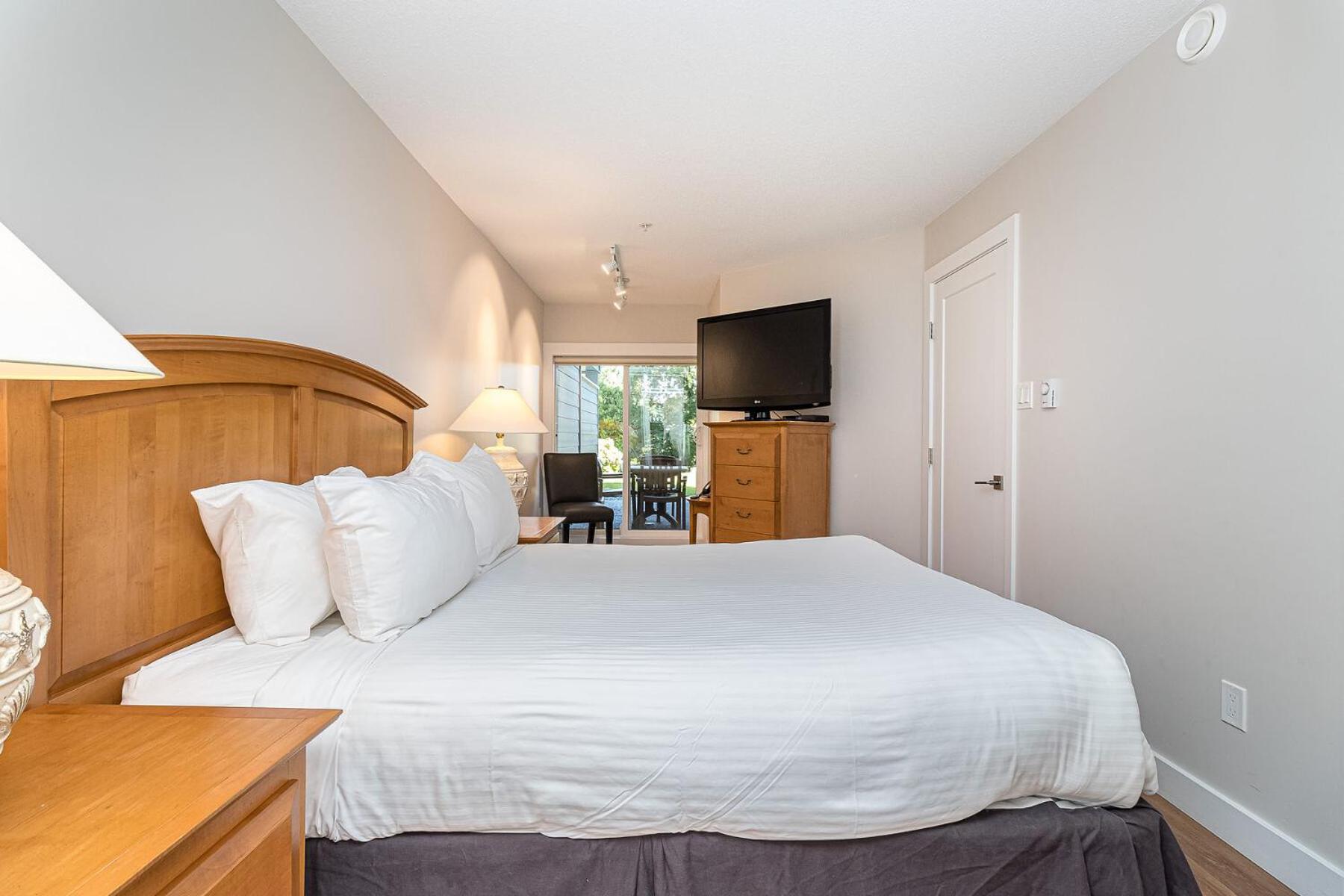 Hotel Pacific Shores & 4*
