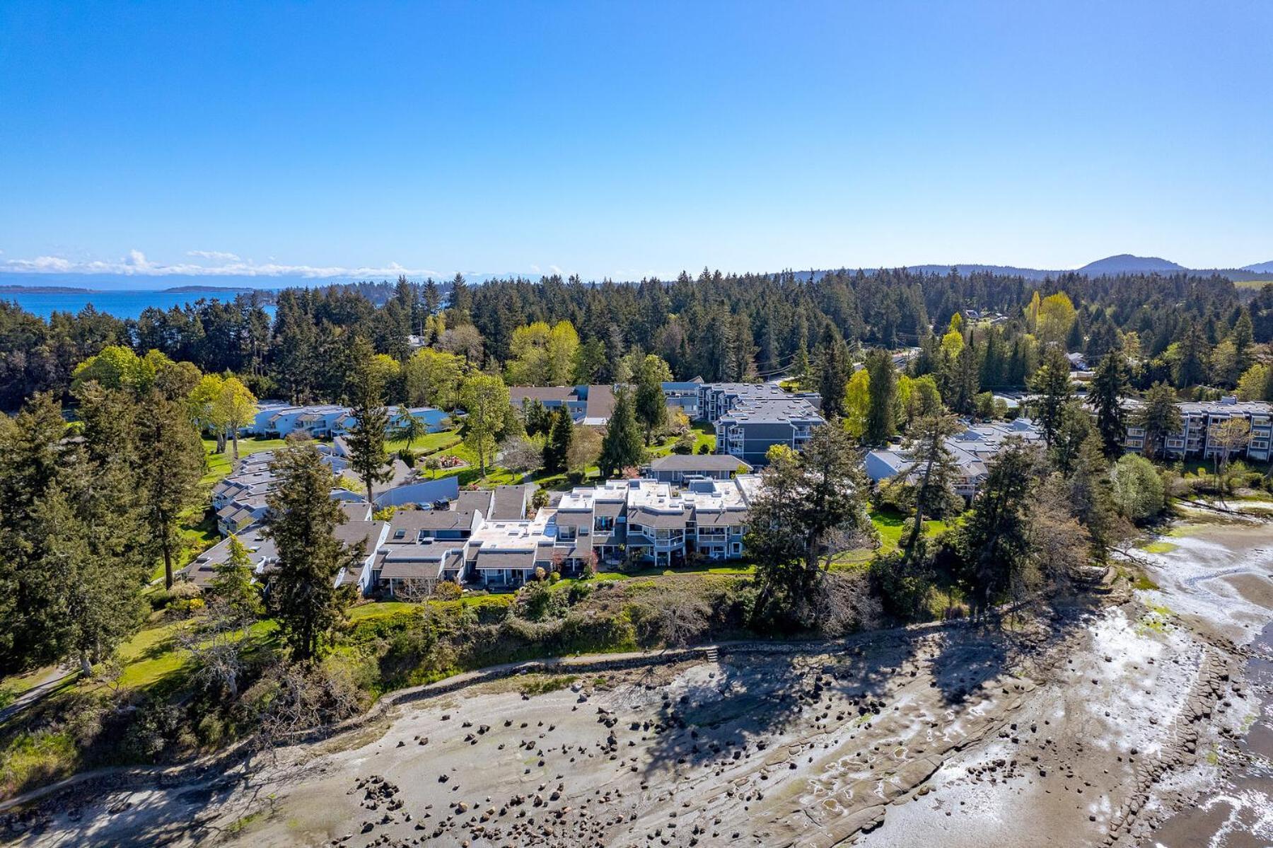 Pacific Shores & Hotel
