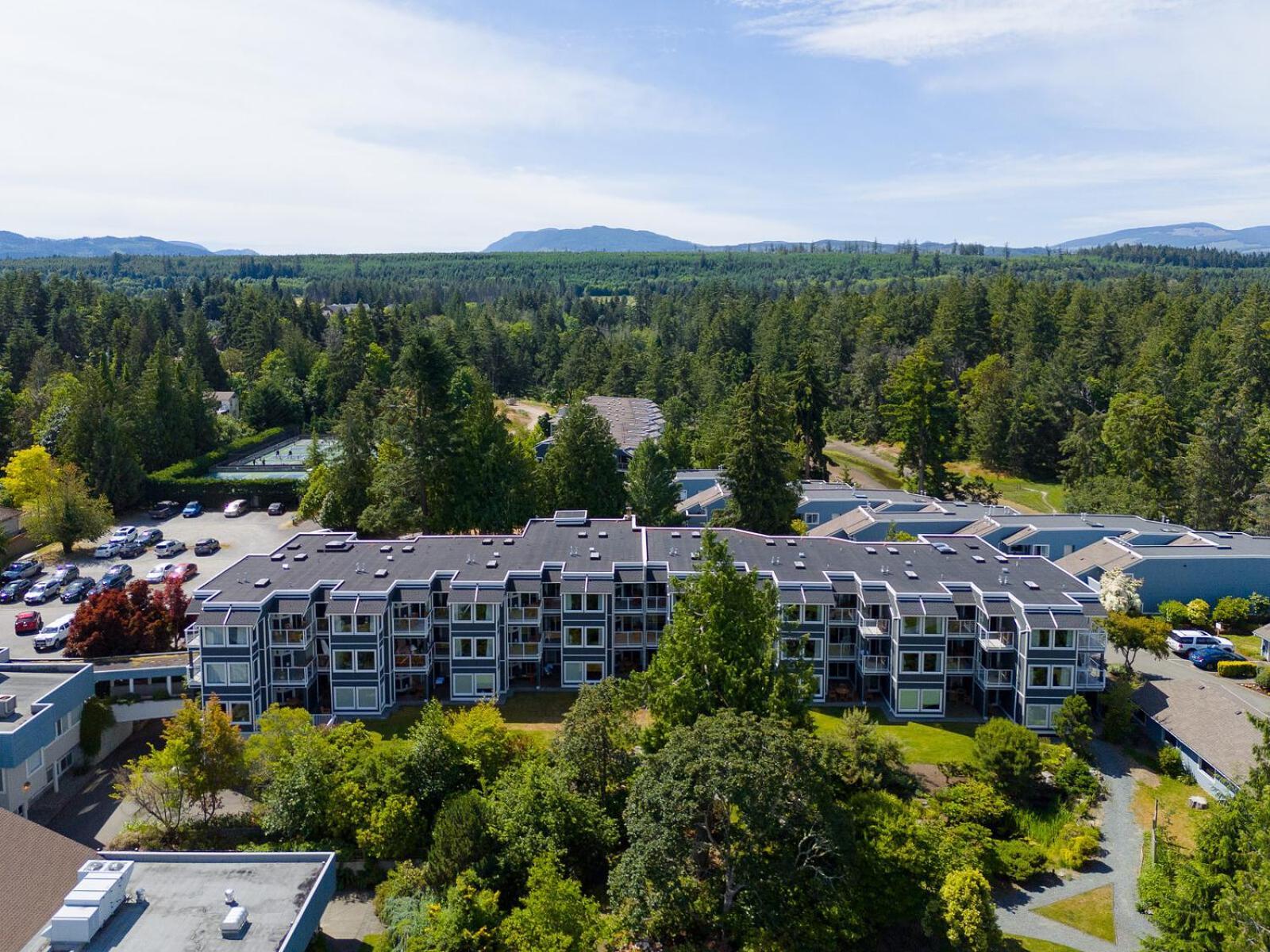 Pacific Shores & Hotel