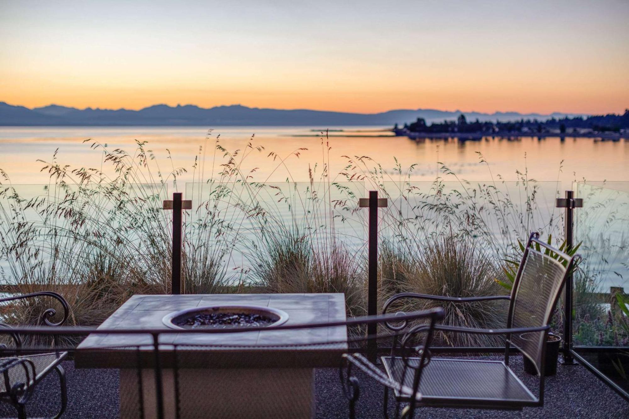 Bayside Oceanfront Hotel Parksville