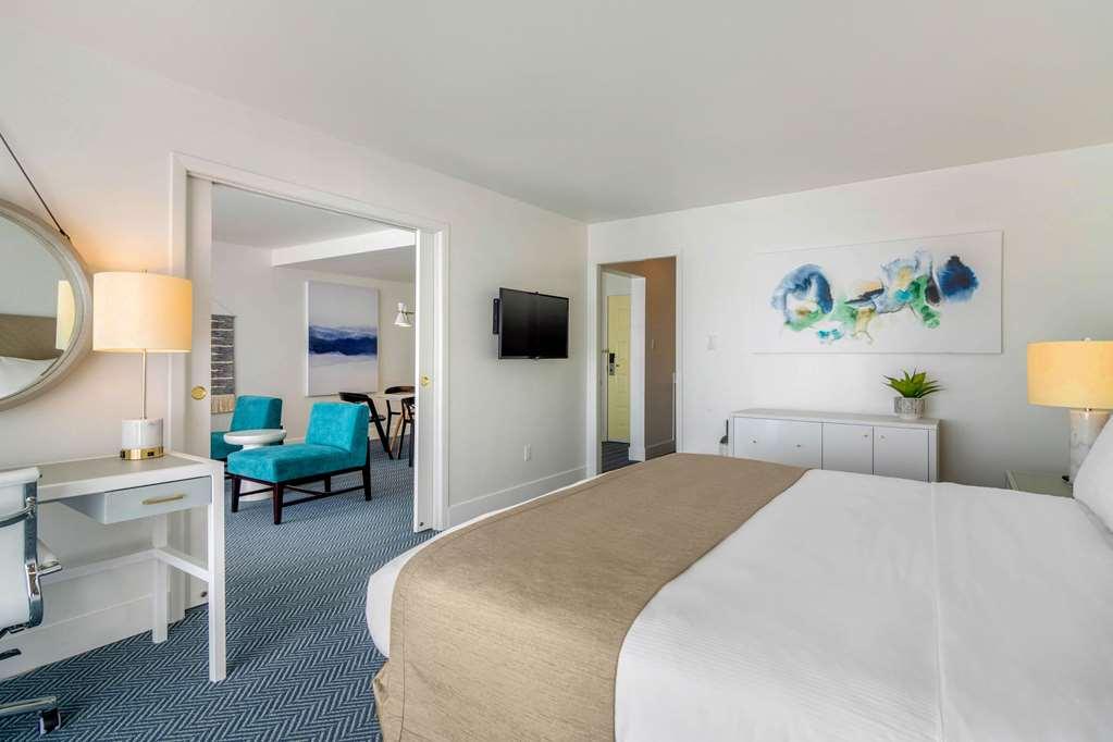 Bayside Oceanfront Hotel Parksville