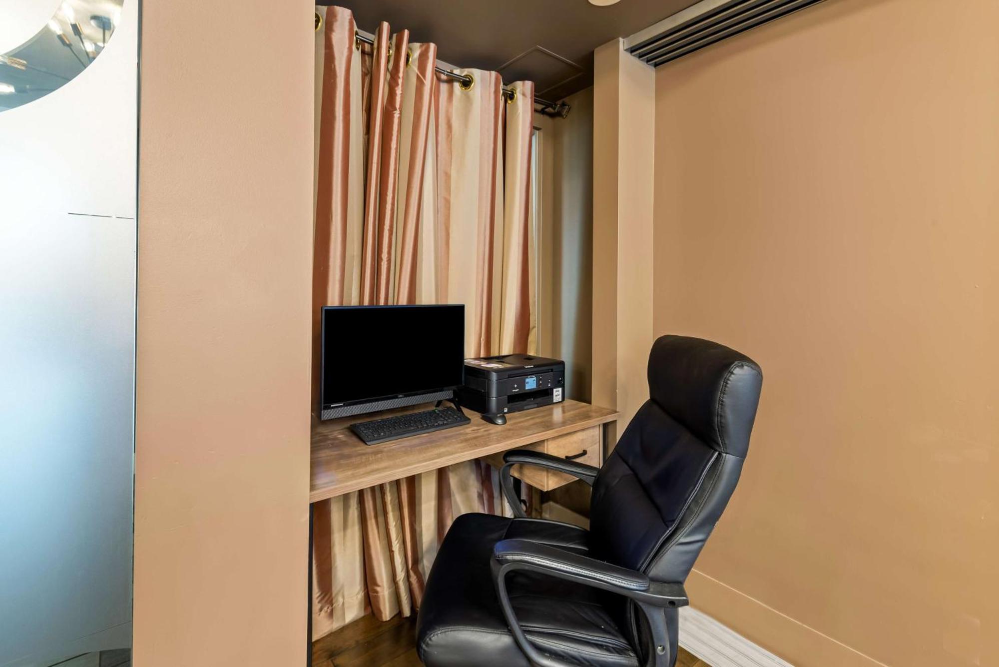 Feng, Bw Signature Collection Hotel Parksville
