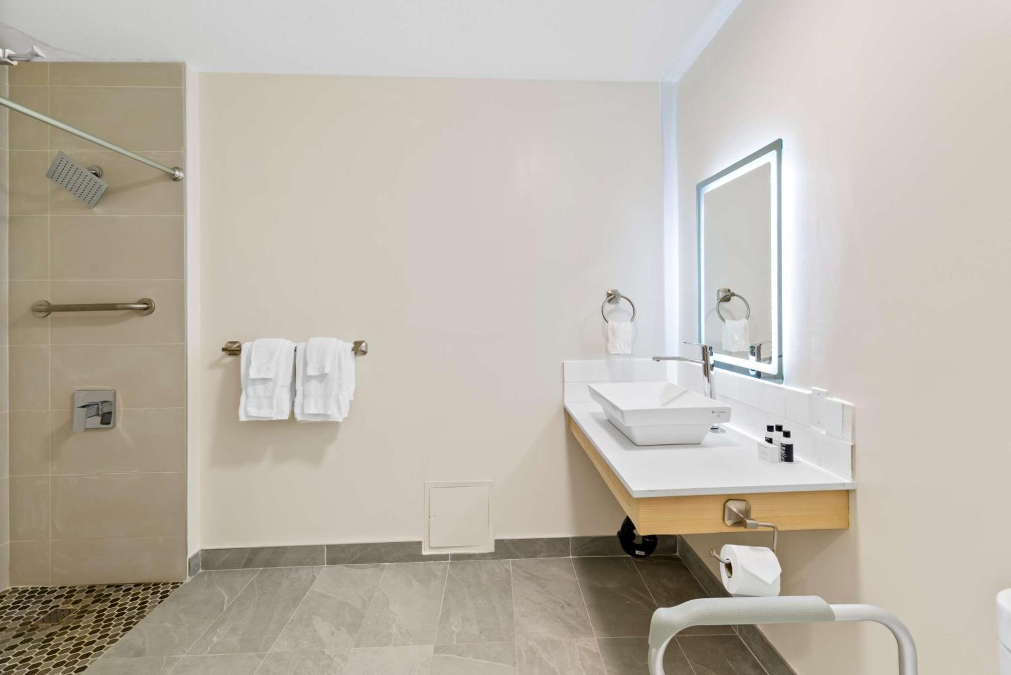 Feng, Bw Signature Collection Parksville
