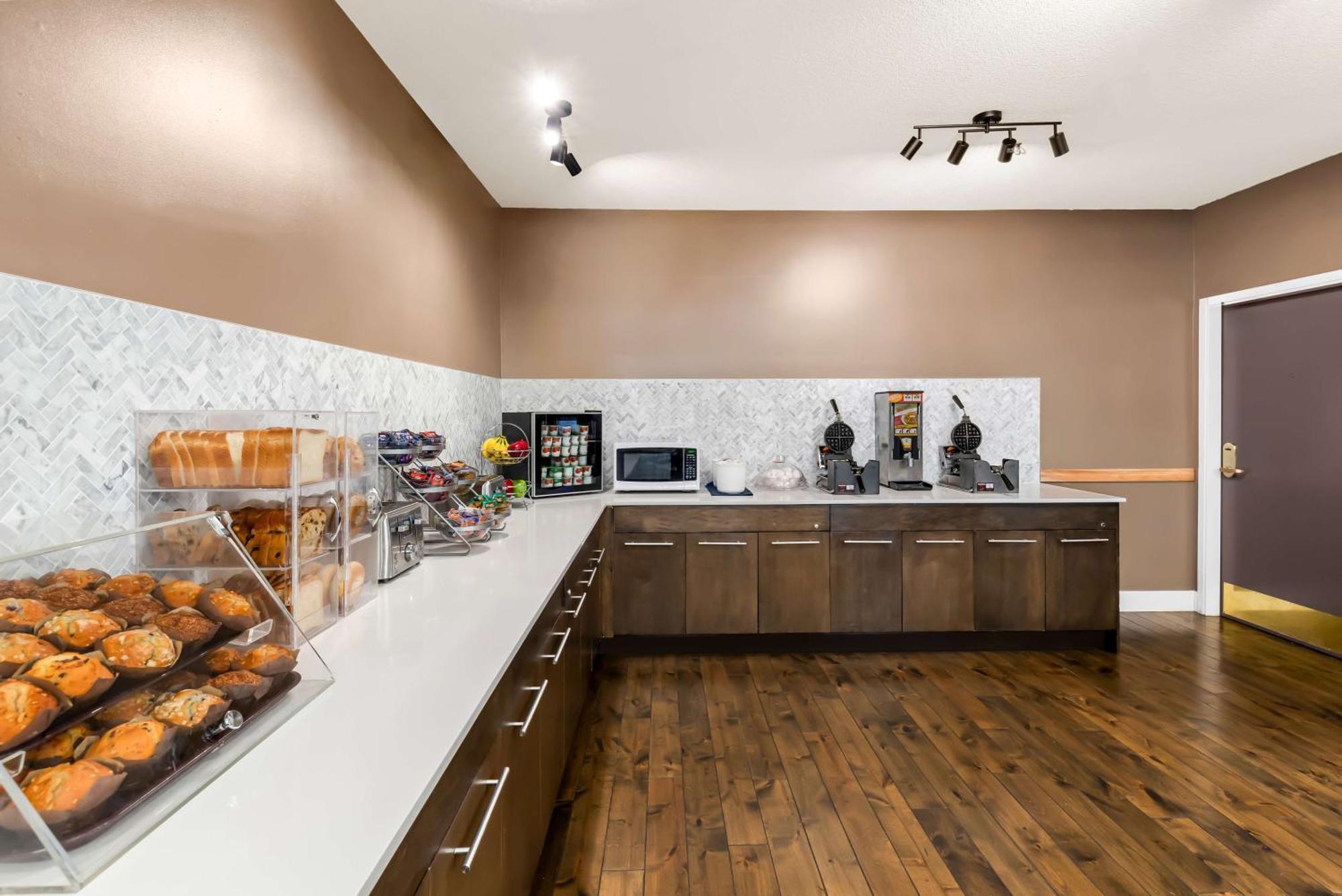 Feng, Bw Signature Collection Hotel Parksville