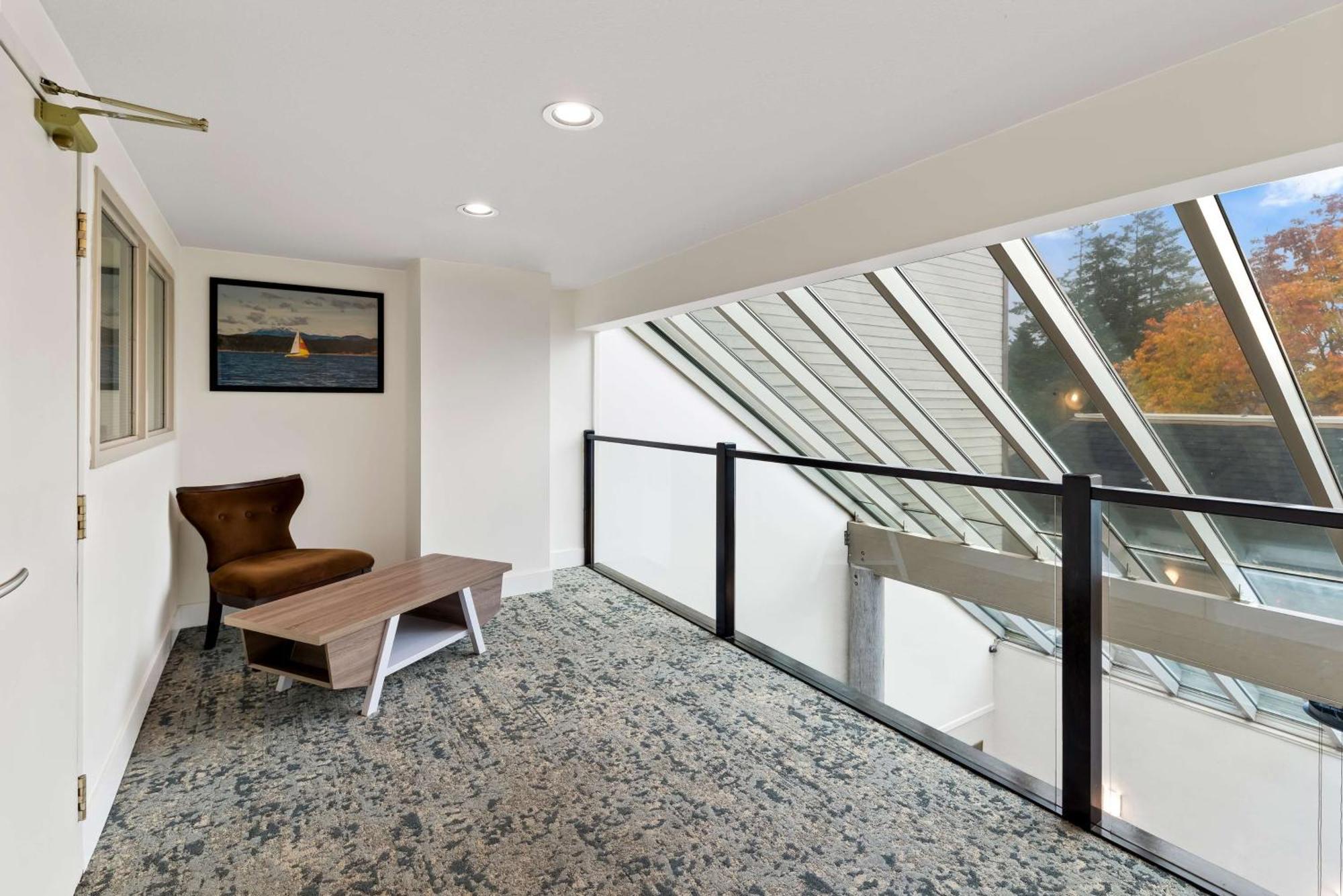 Feng, Bw Signature Collection 2* Parksville