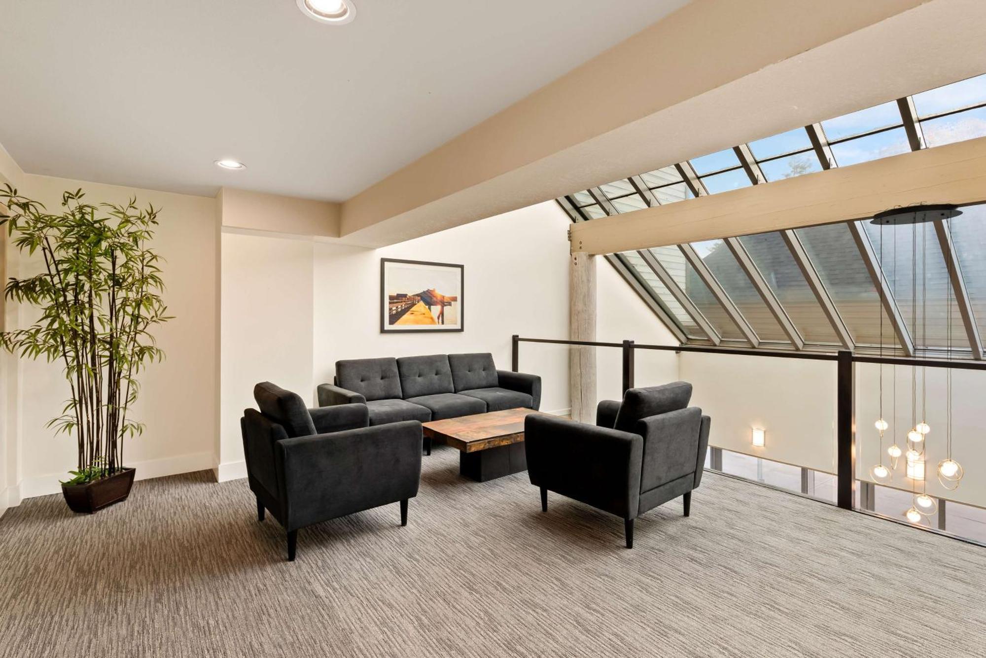 Feng, Bw Signature Collection 2* Parksville