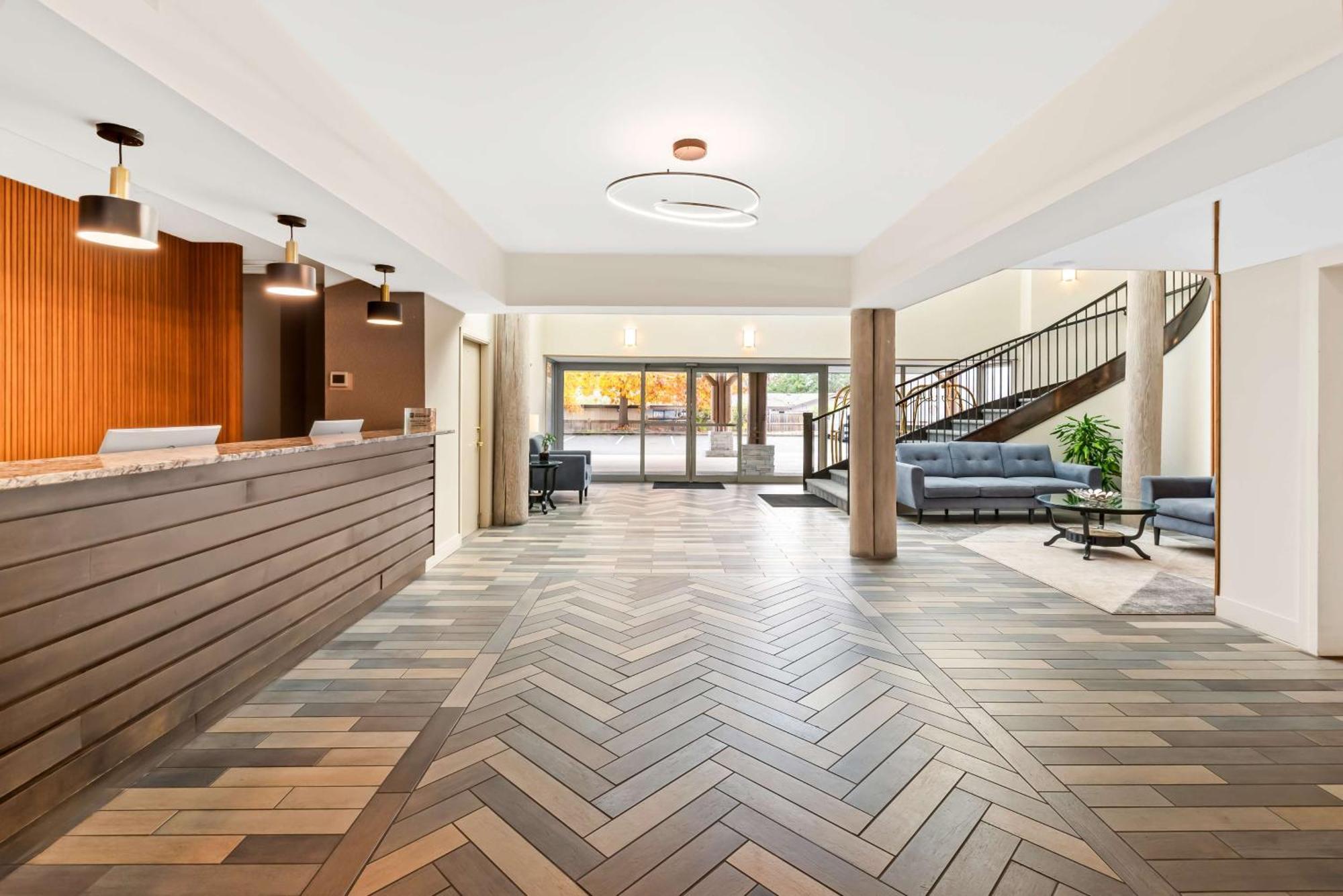 Feng, Bw Signature Collection Hotel Parksville