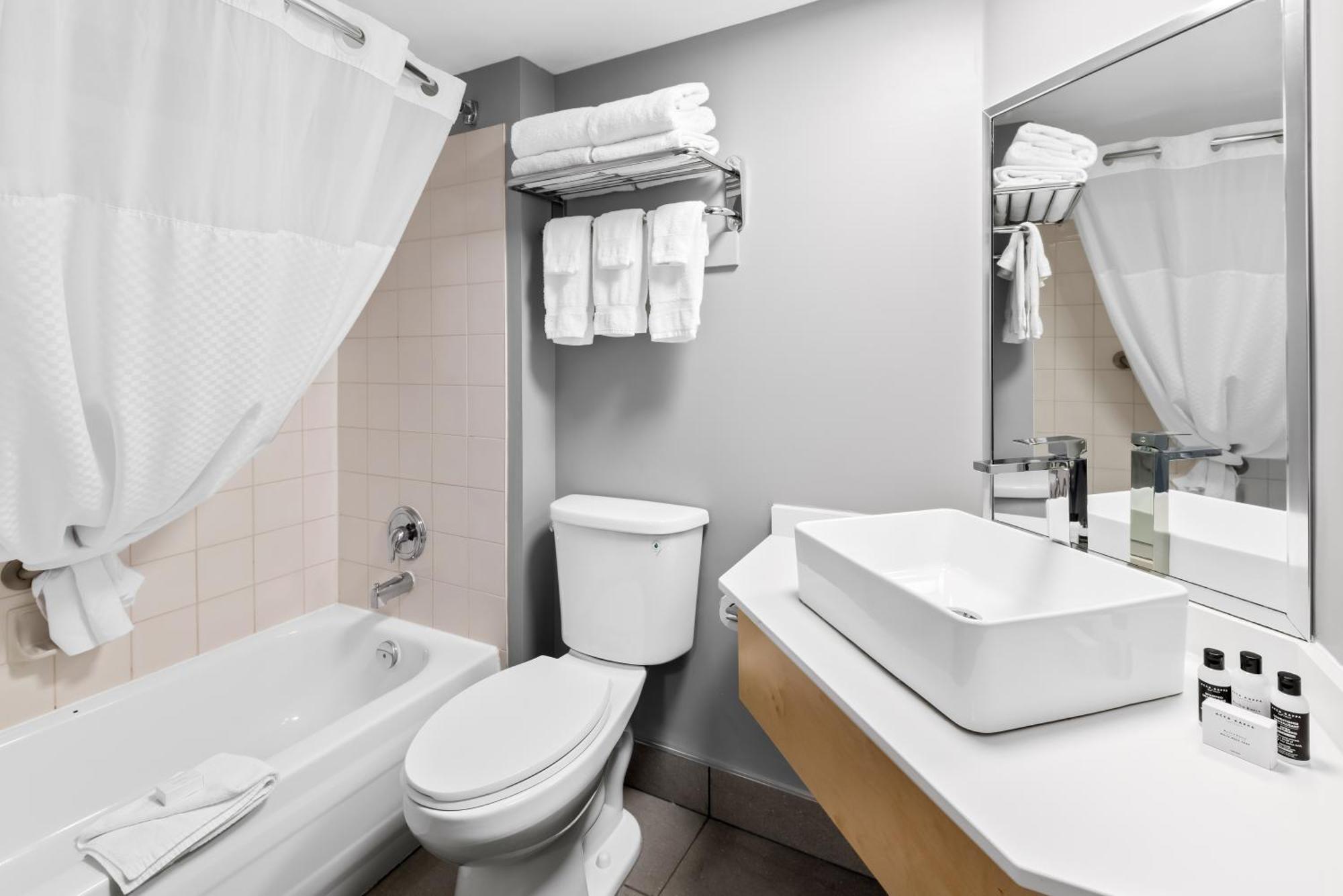 Feng, Bw Signature Collection Hotel Parksville