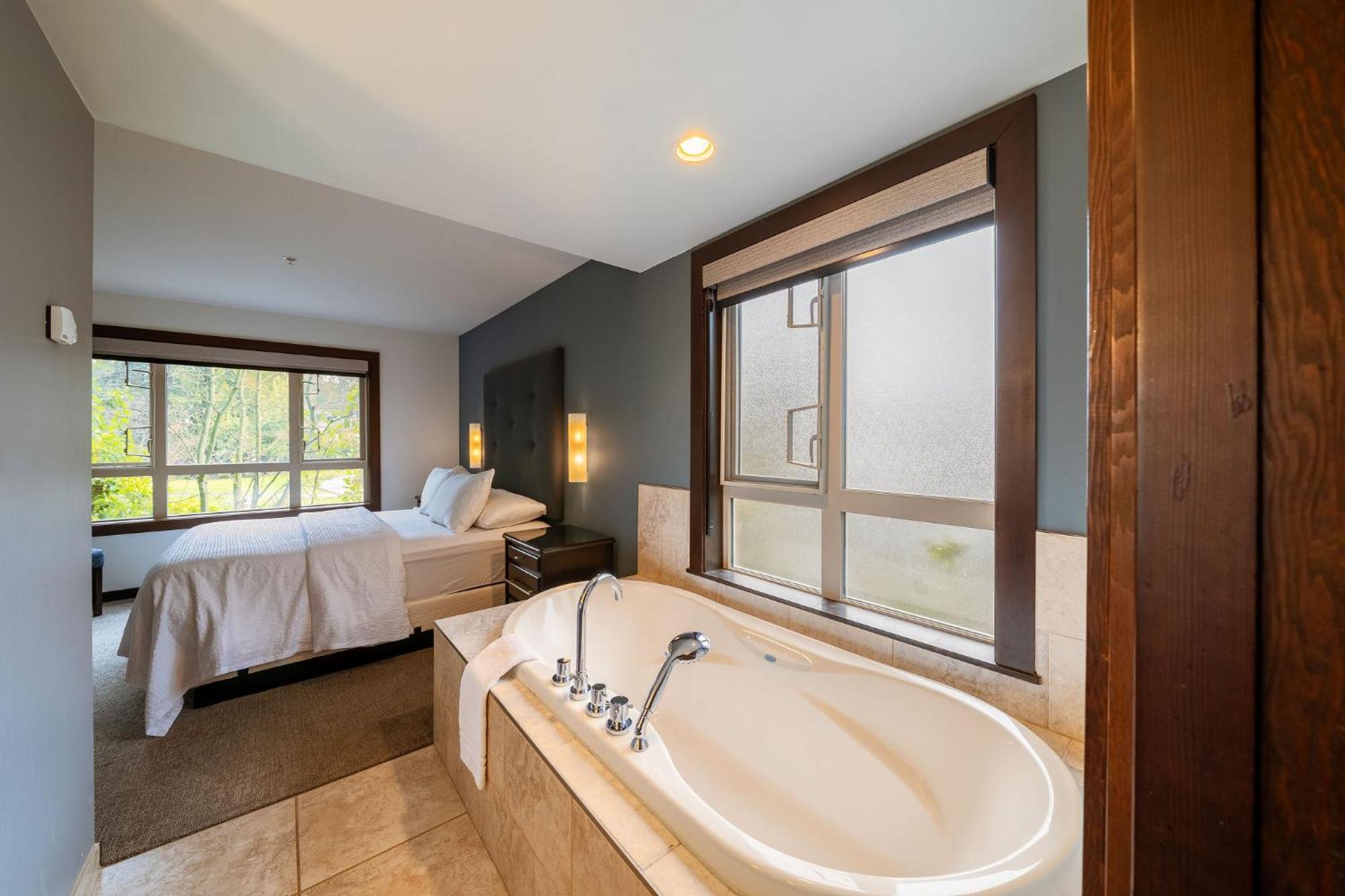 Sunrise Ridge Waterfront Resort 3*