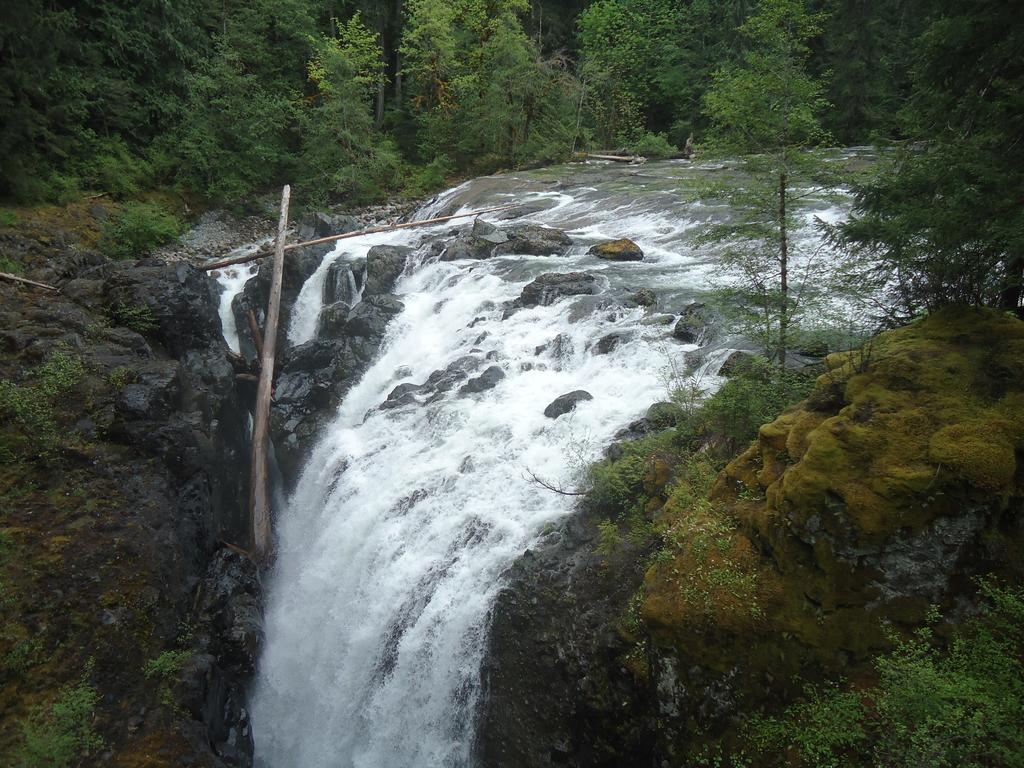Bed & Breakfast Cedar Song Parksville
