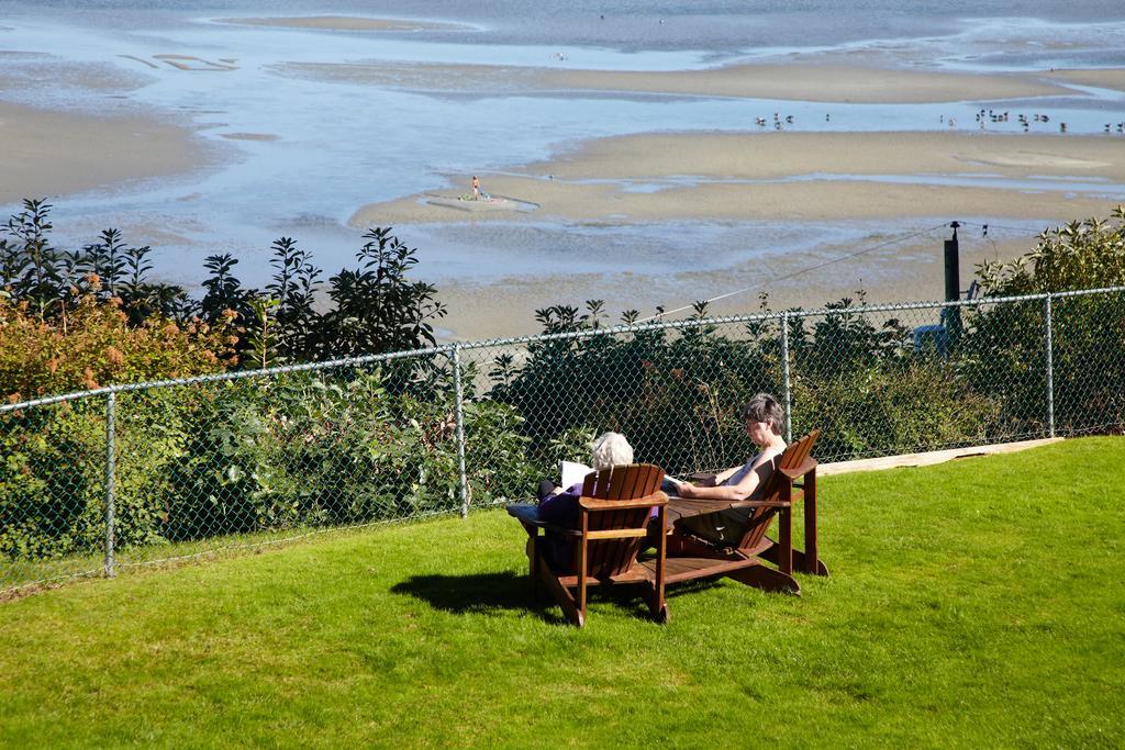 Madrona Beach 3*