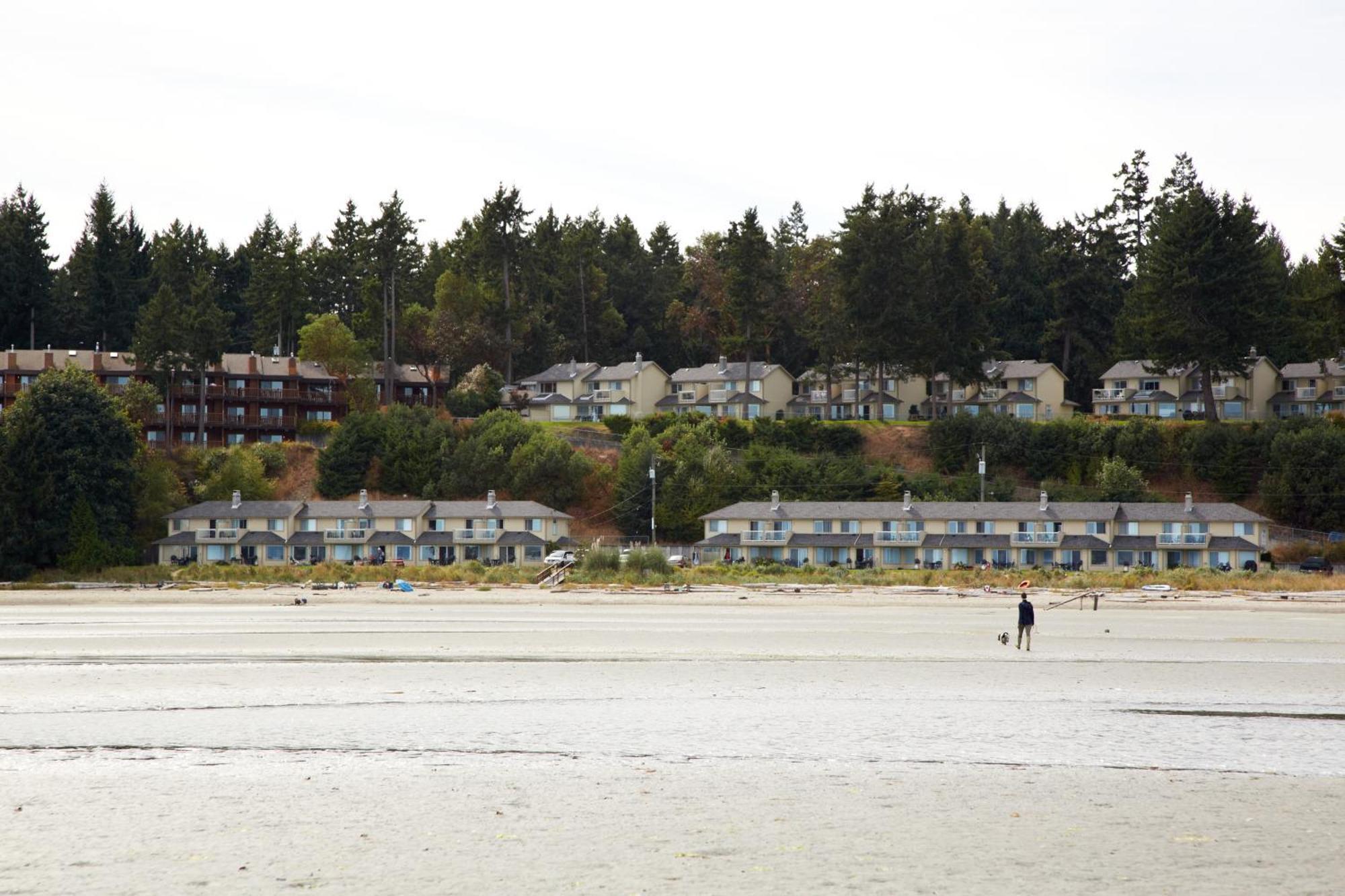 Madrona Beach Resort 3*