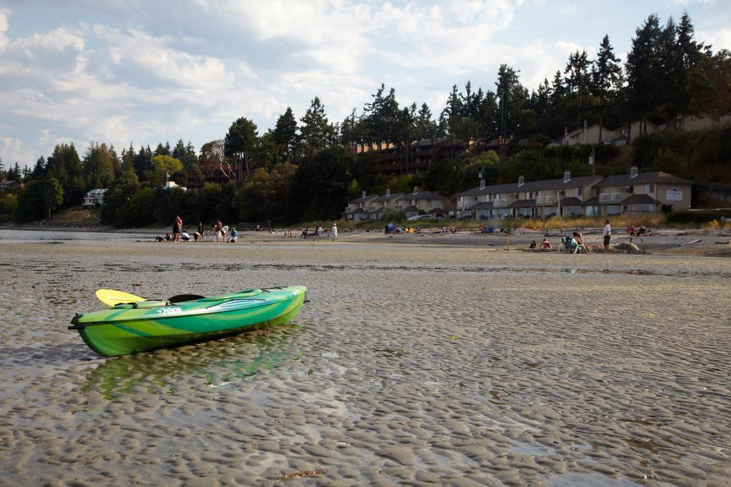 Resort Madrona Beach Parksville
