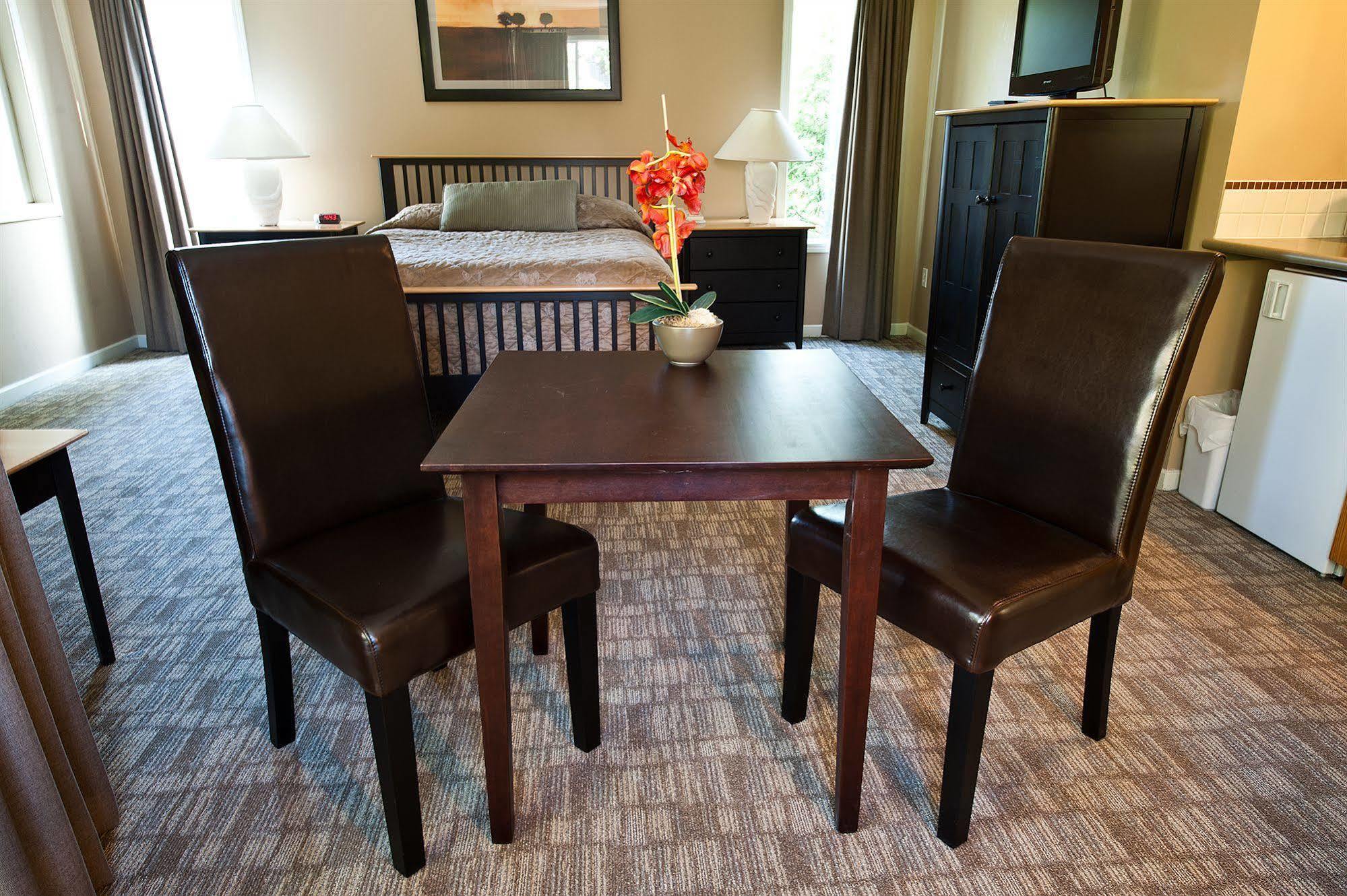 Hotel Pacific Shores & Parksville