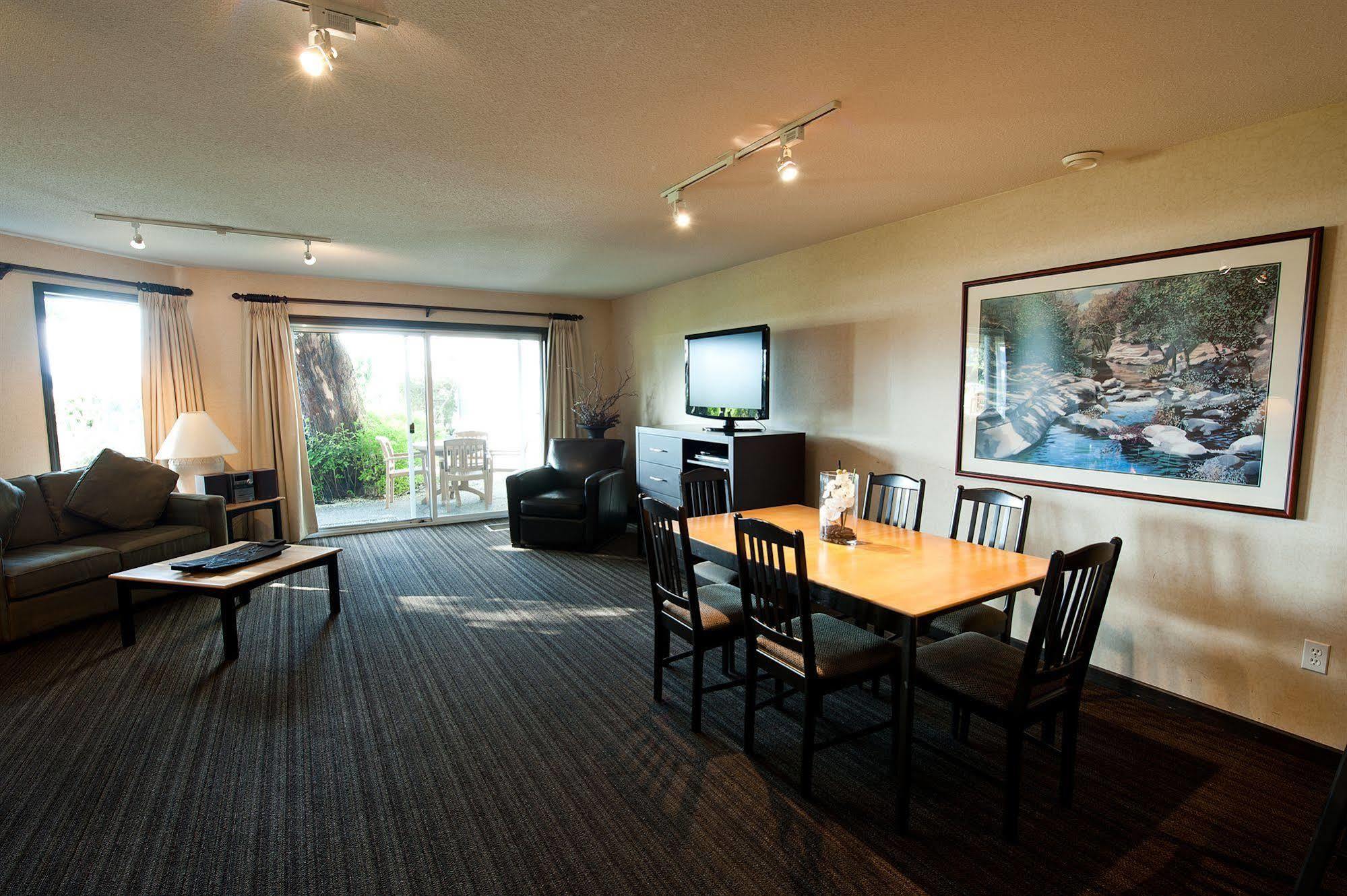 Pacific Shores & Hotel Parksville