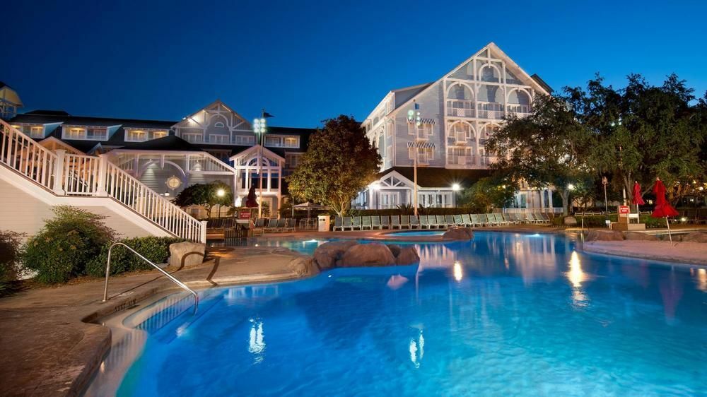 The Club — Bellstar & Hotel Parksville