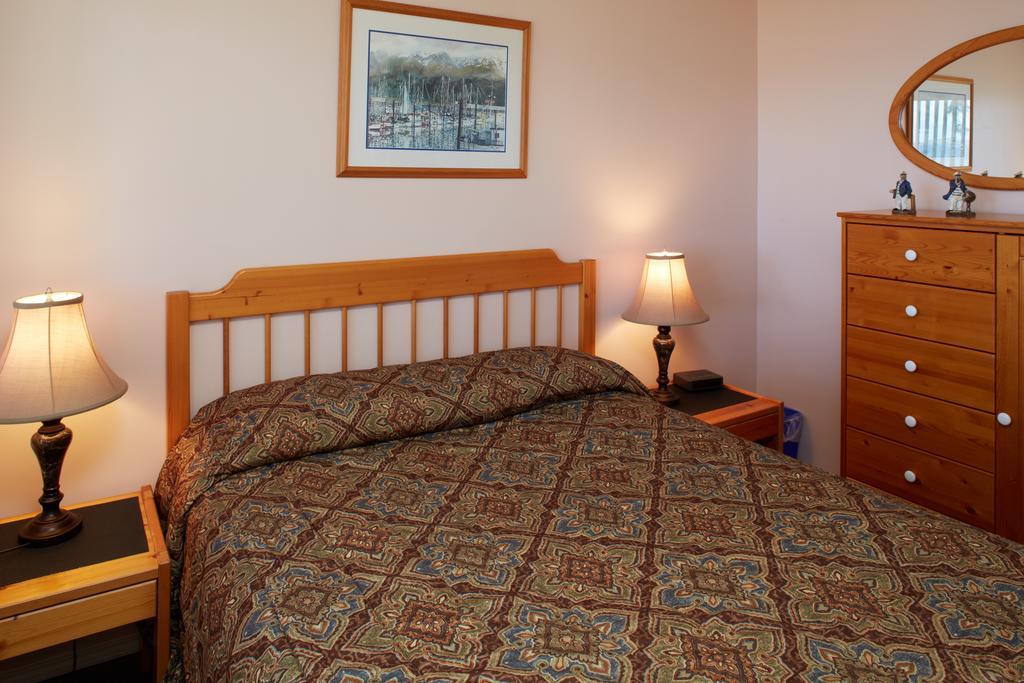 Madrona Beach 3* Parksville