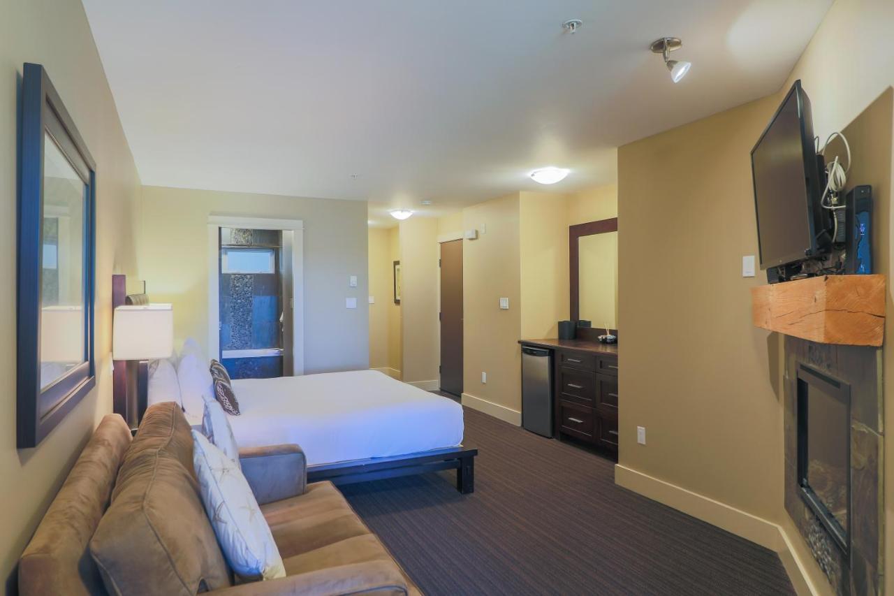 Pacific Shores & Hotel