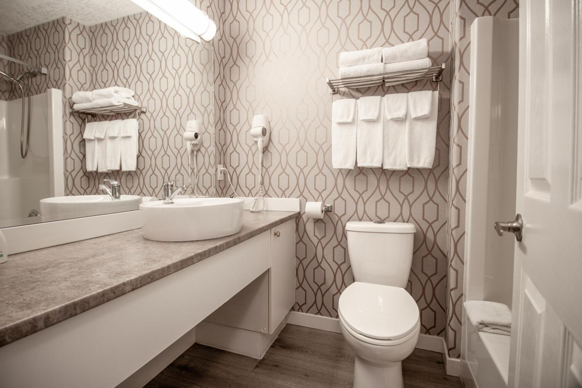 Hotel Coast Parksville Hotel