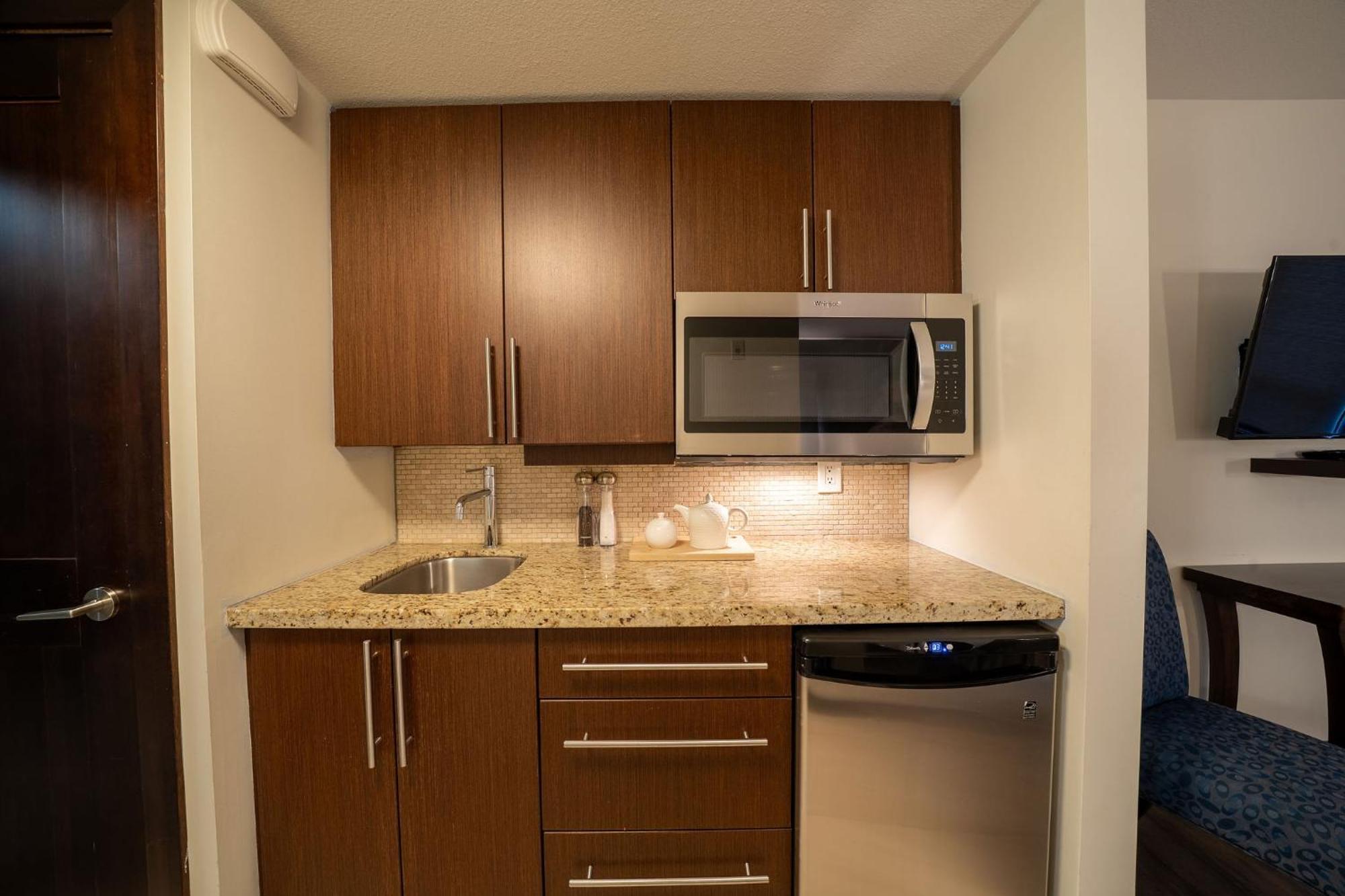 Sunrise Ridge Waterfront 3*