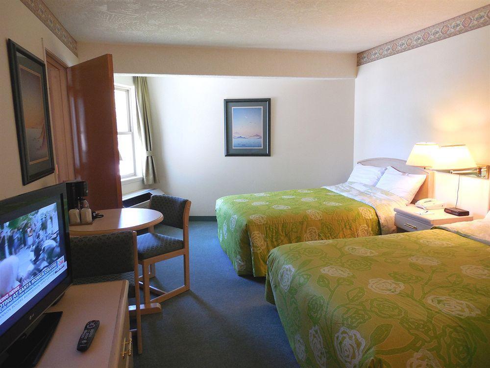 Coast Parksville Hotel