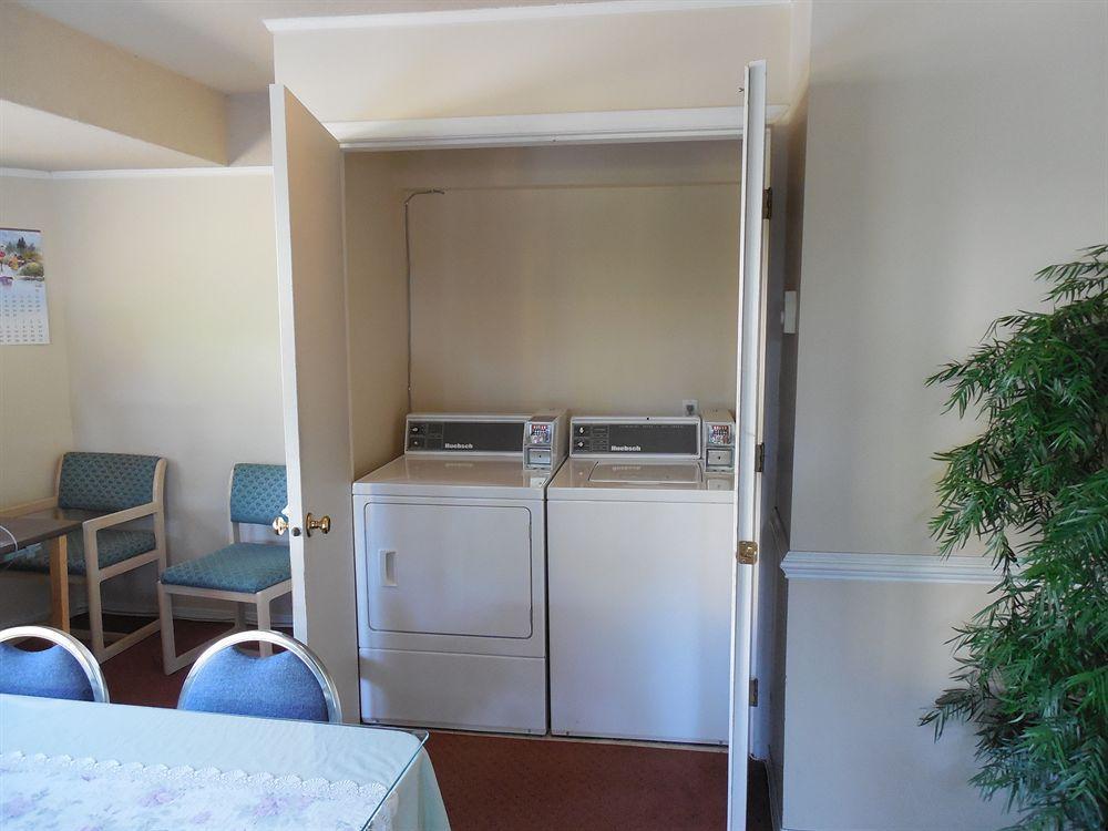 Coast Parksville Hotel